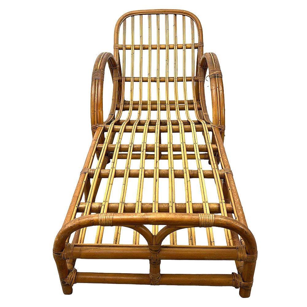 Chaise longue restaurada de ratán con asiento de copa 