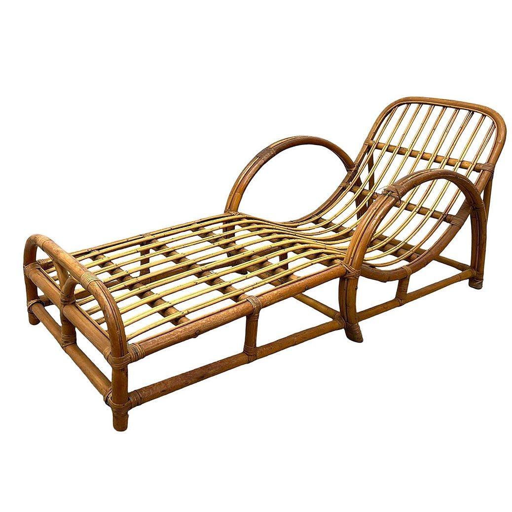 Chaise longue restaurada de ratán con asiento de copa 