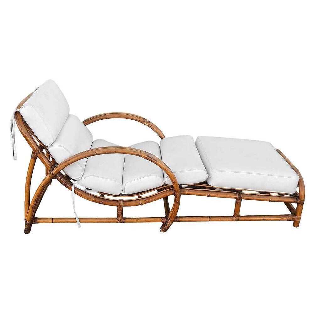 Chaise longue restaurada de ratán con asiento de copa 