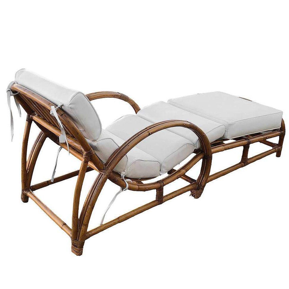 Chaise longue restaurada de ratán con asiento de copa 