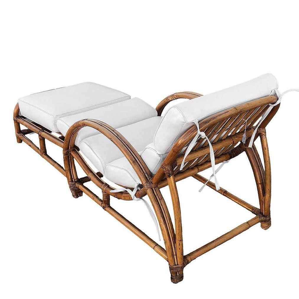 Chaise longue restaurada de ratán con asiento de copa 