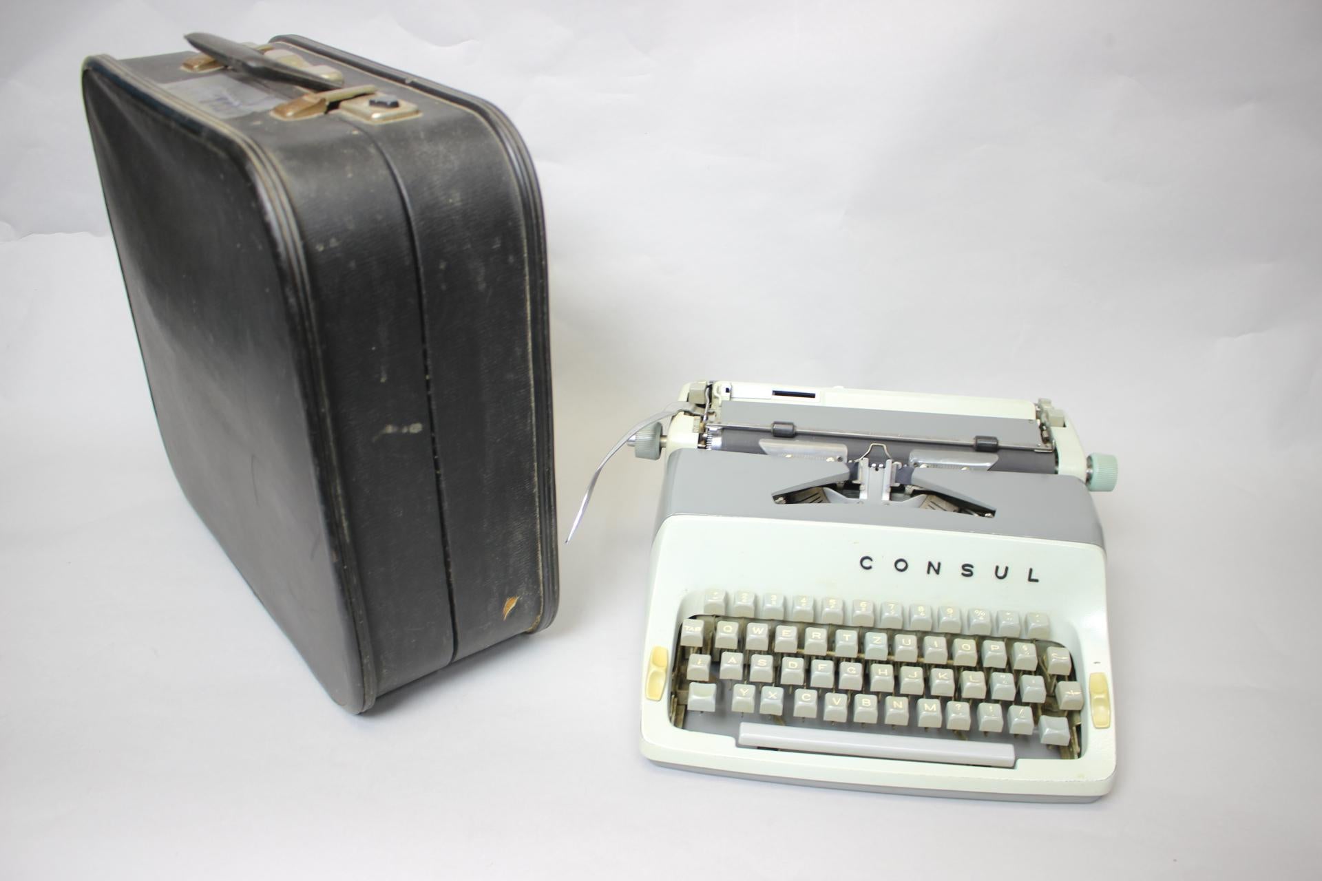 Mid-17th Century Restored Typewriter/ Consul, Czechoslovakia, 1962s For Sale