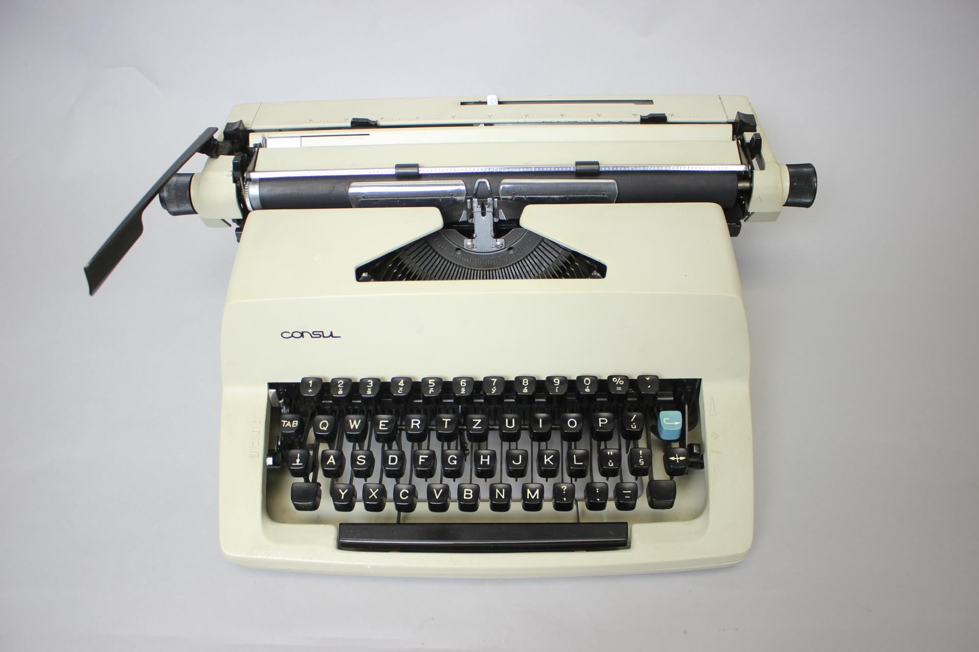 consul typewriter