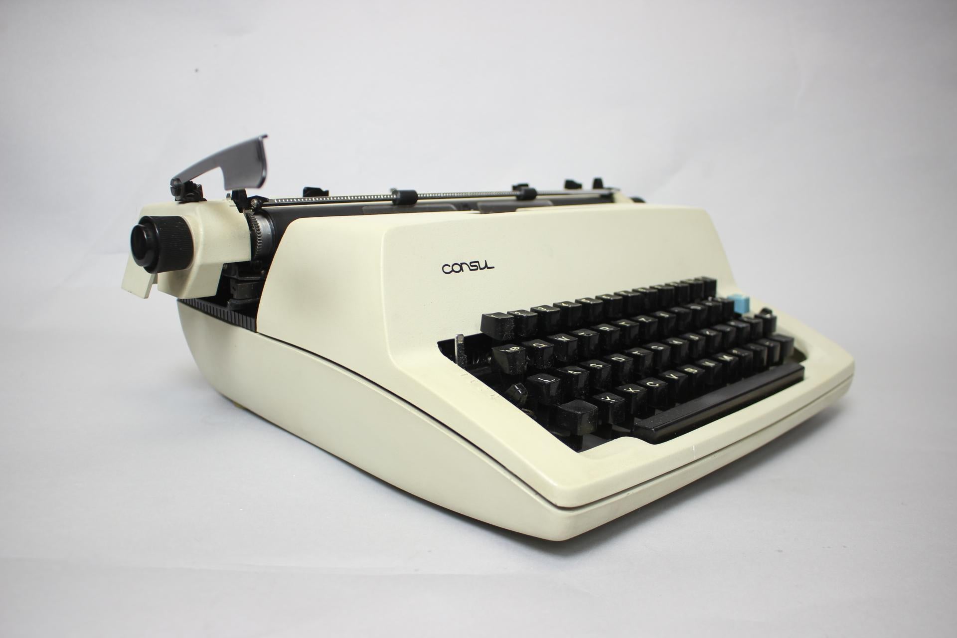 Mid-17th Century Restored Typewriter/ Consul, Model 2226, Czechoslovakia, 1965s For Sale