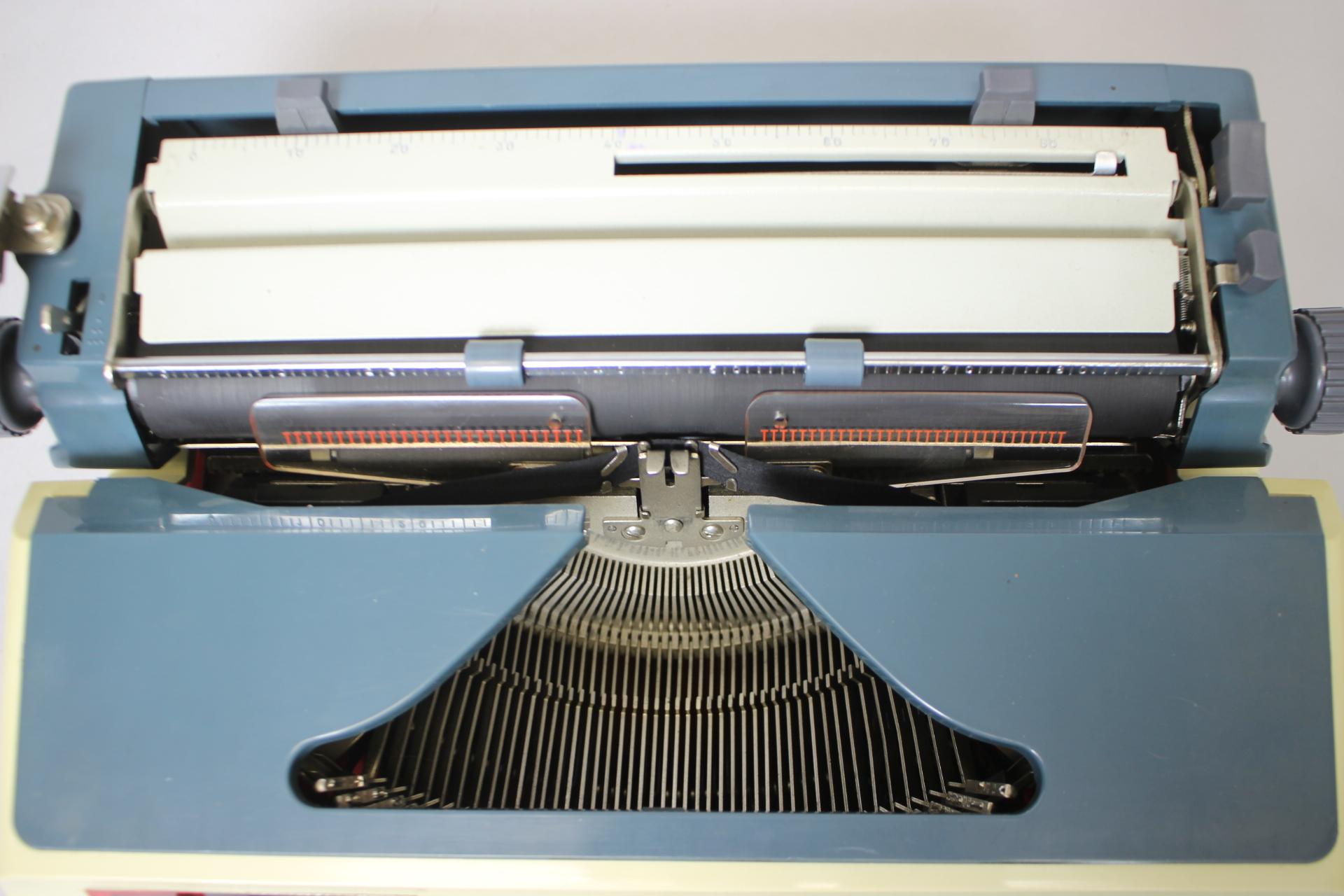 Mid-20th Century Restored Typewriter/ Daro Erika, Model 32, Germany, 1965 For Sale