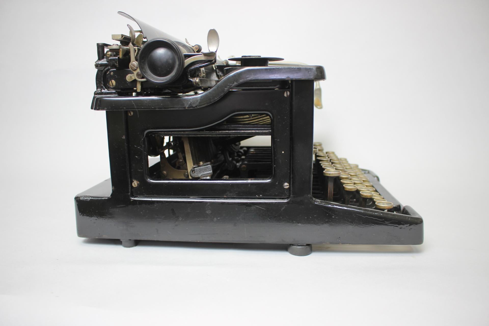 Early 20th Century Restored Typewriter/ LC Smith 8-10, USA, 1915s