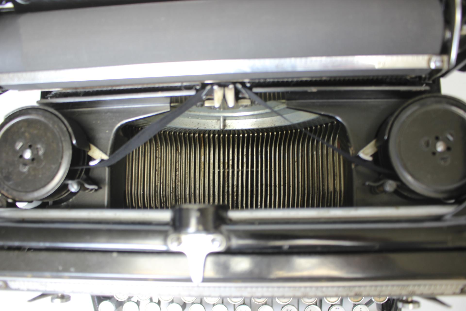 Art Deco Restored Typewriter/ Naumann Ideal San, Germany, 1915 For Sale