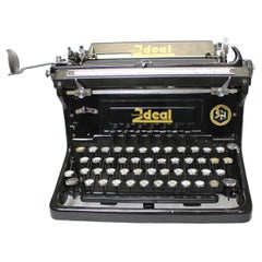 Máquina de escribir restaurada/ Naumann Ideal San, Alemania, 1915