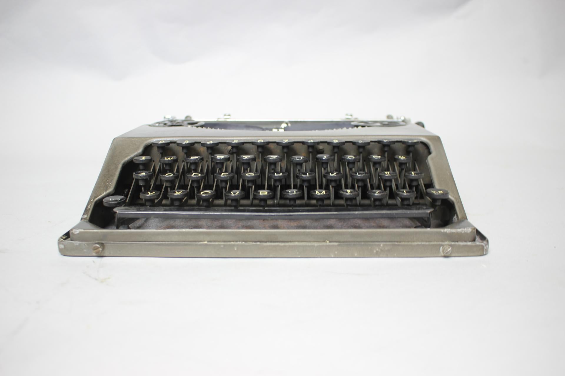 Restaurierter Schreibmaschinenschreiber – Paillard, Schweiz 1915 (Art nouveau) im Angebot