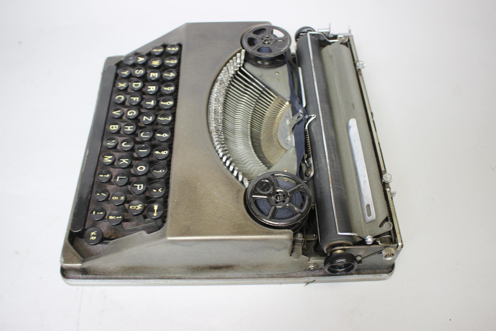 Restaurierter Schreibmaschinenschreiber – Paillard, Schweiz 1915 im Zustand „Gut“ im Angebot in Praha, CZ