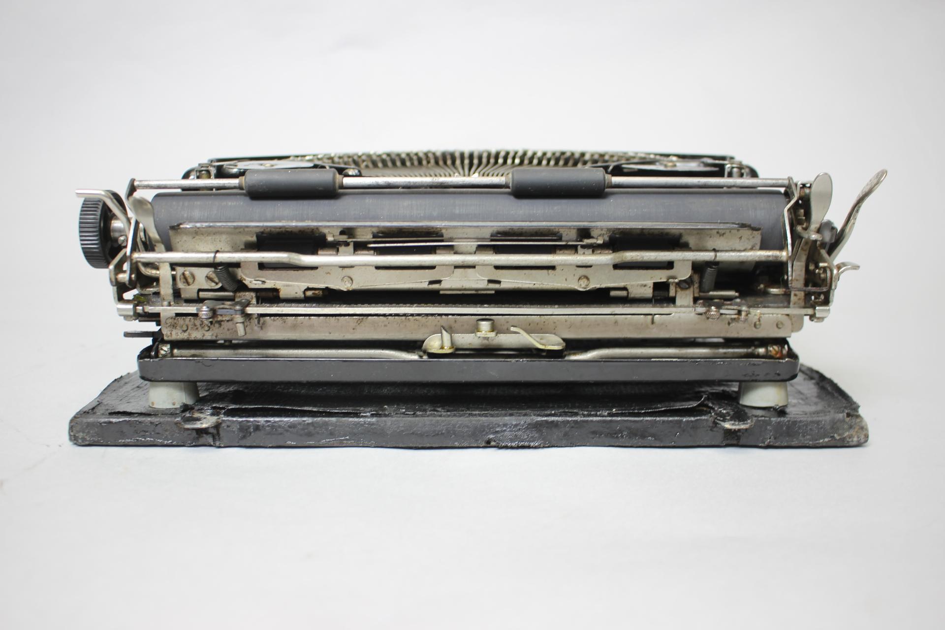 Restaurierter Schreibtisch/ Remington-Porzellan, USA, 1910er Jahre (amerikanisch) im Angebot