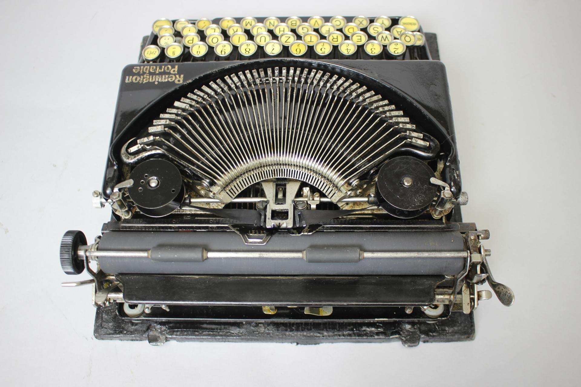 Art Deco Restored Typewriter/ Remington Portable, USA, 1910s For Sale
