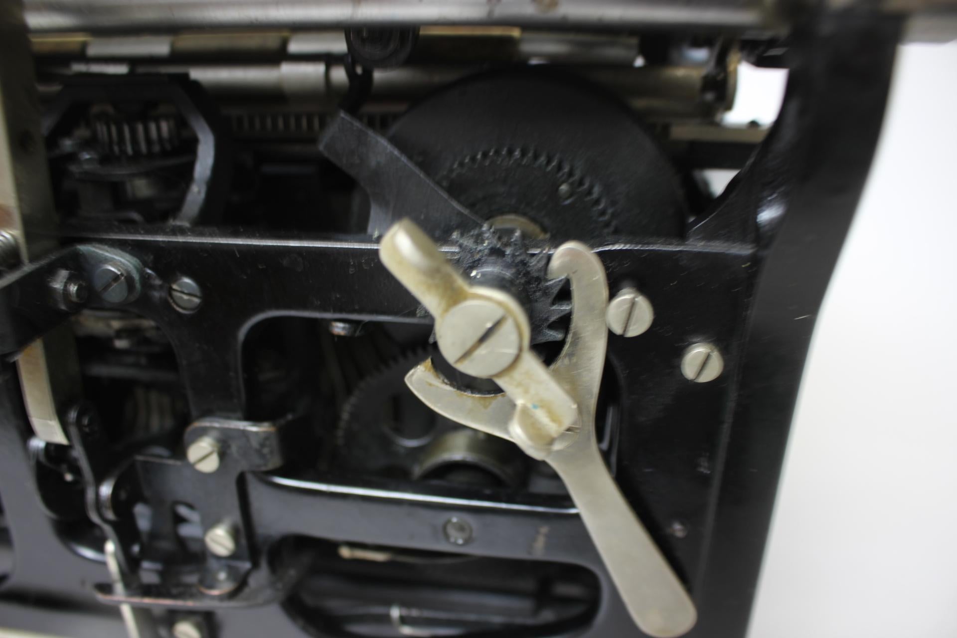 Restaurierte Schreibmaschine/ Torpedo, Deutschland 1905 im Zustand „Gut“ im Angebot in Praha, CZ