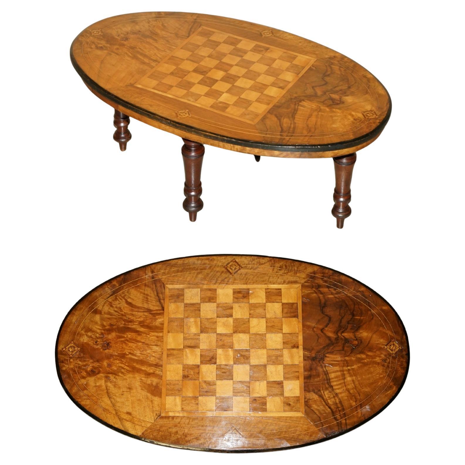 TAVOLO DA GIOCO A SCACCHI RESTAURATO DEL 1880 IN LEGNO DI NOCE E DUREZZA INLAIDATO