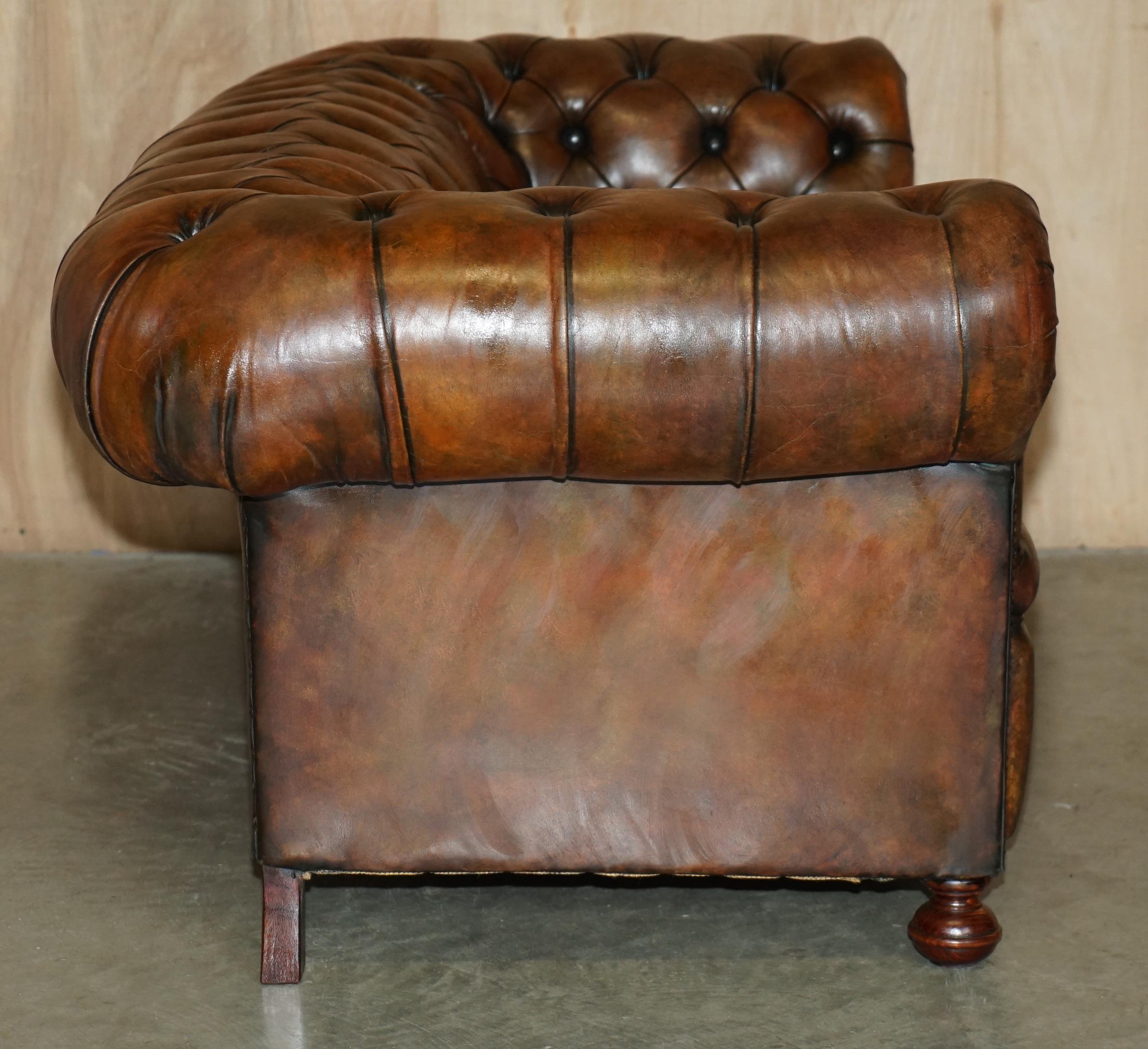 RESTORED VICTORiAN 1890 EXTRA LARGE ARMED CHESTERFIELD BROWN LEATHER CLUB SOFA For Sale 4