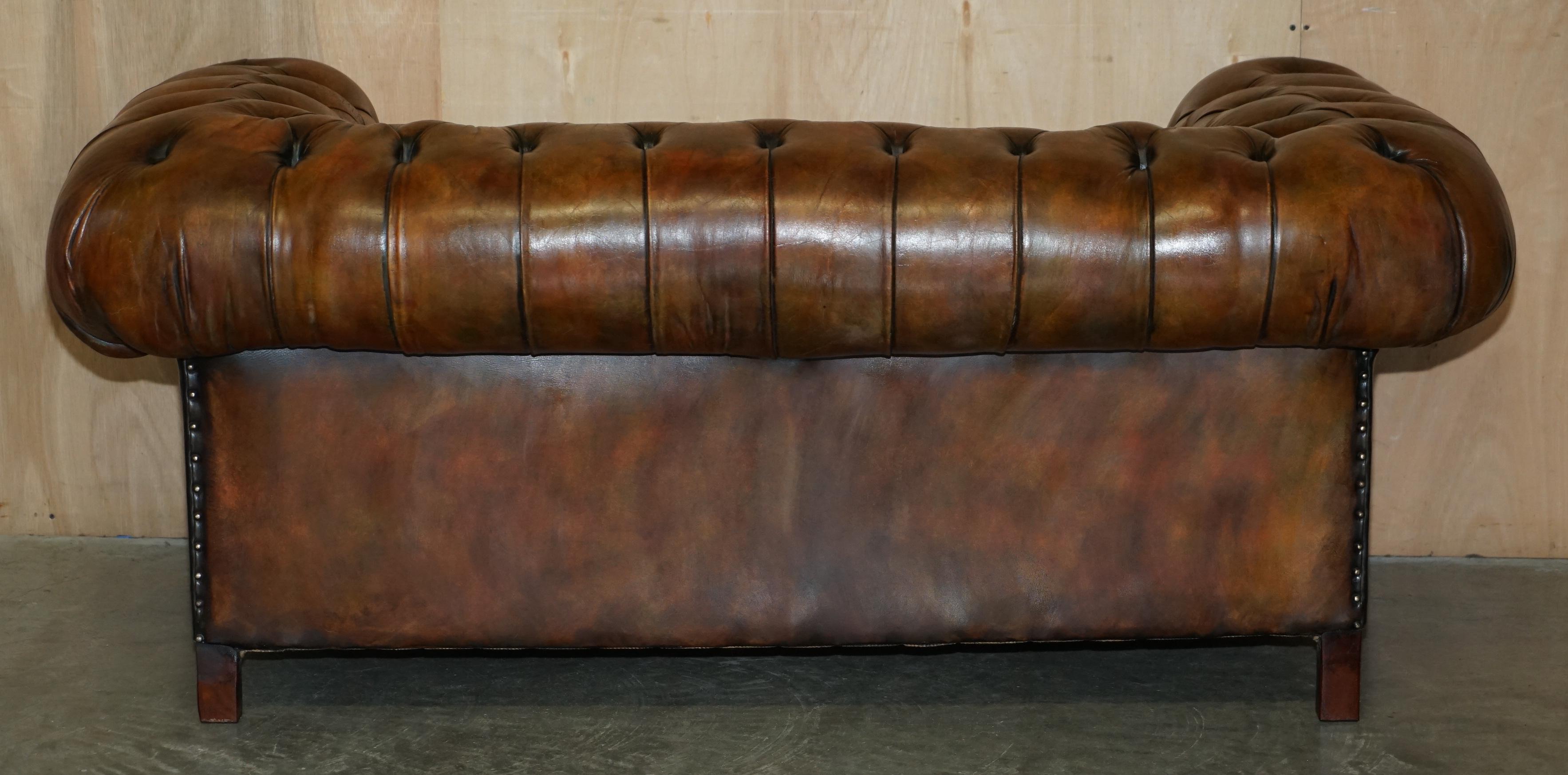 RESTORED VICTORiAN 1890 EXTRA LARGE ARMED CHESTERFIELD BROWN LEATHER CLUB SOFA For Sale 5