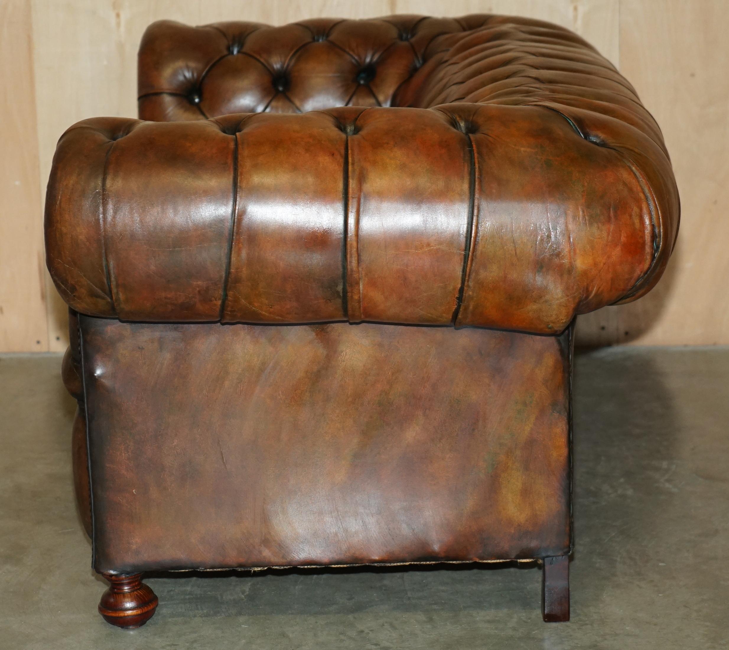 RESTORED VICTORiAN 1890 EXTRA LARGE ARMED CHESTERFIELD BROWN LEATHER CLUB SOFA For Sale 6