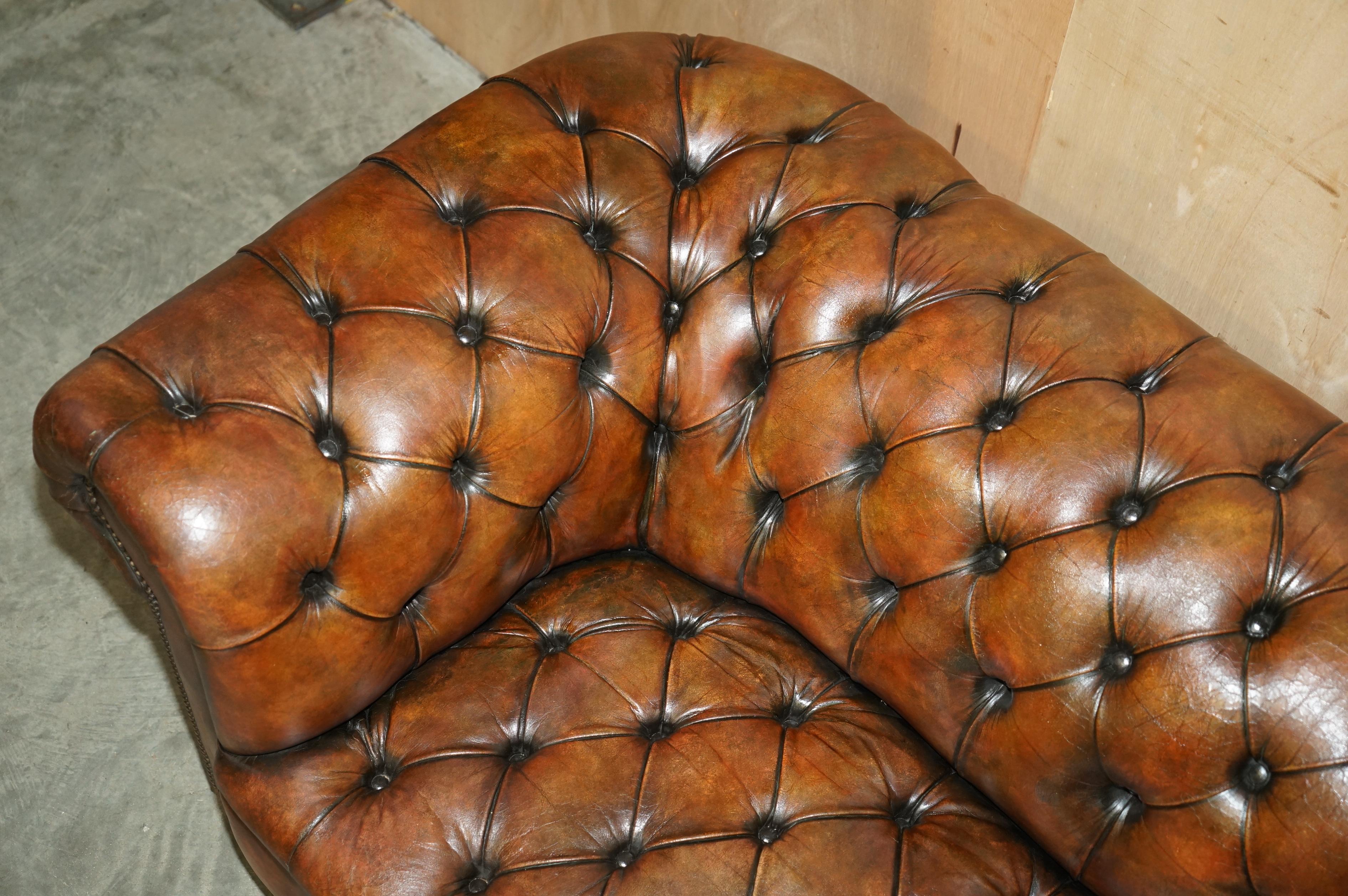 English RESTORED VICTORiAN 1890 EXTRA LARGE ARMED CHESTERFIELD BROWN LEATHER CLUB SOFA For Sale