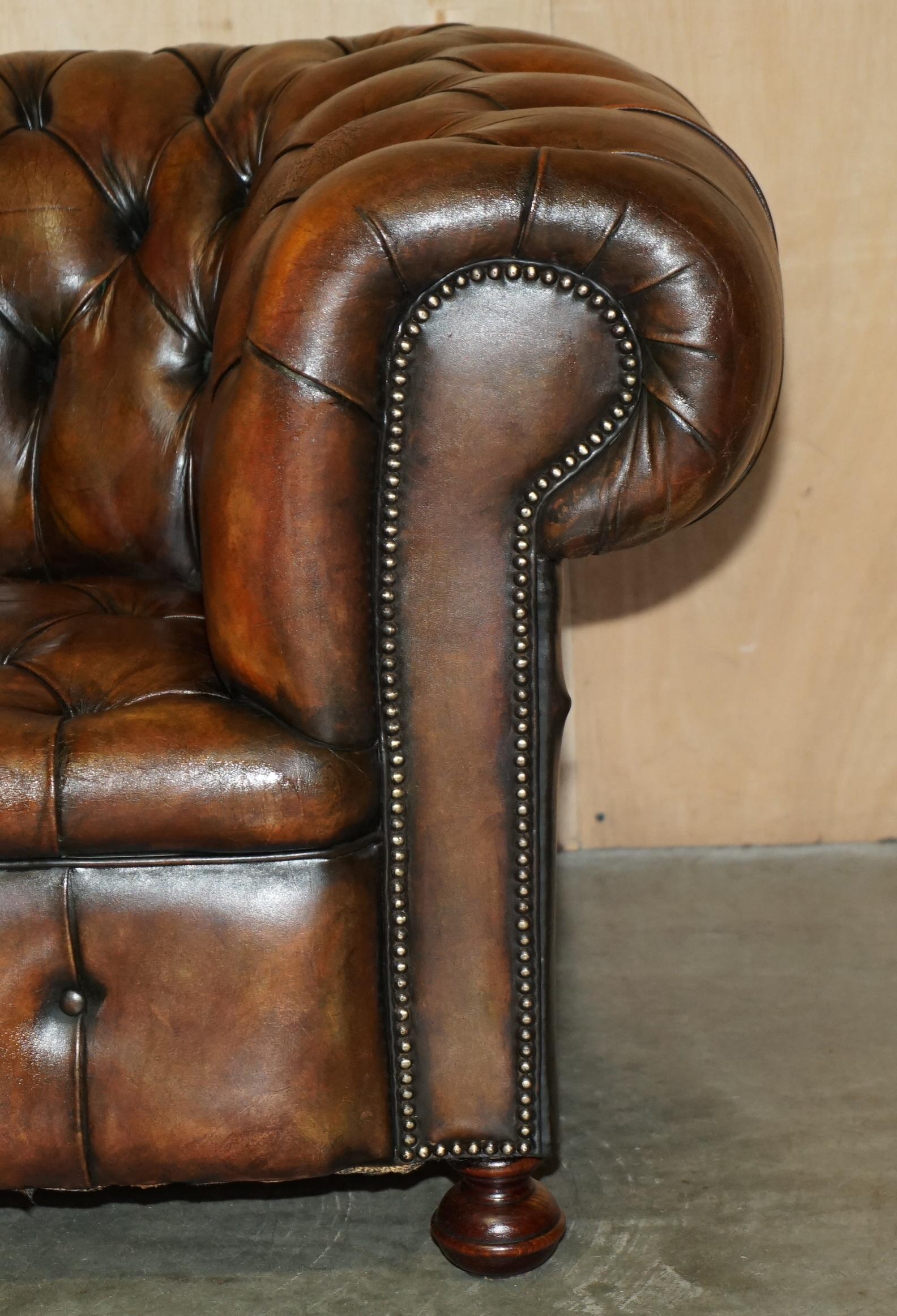 RESTORED VICTORiAN 1890 EXTRA LARGE ARMED CHESTERFIELD BROWN LEATHER CLUB SOFA For Sale 1