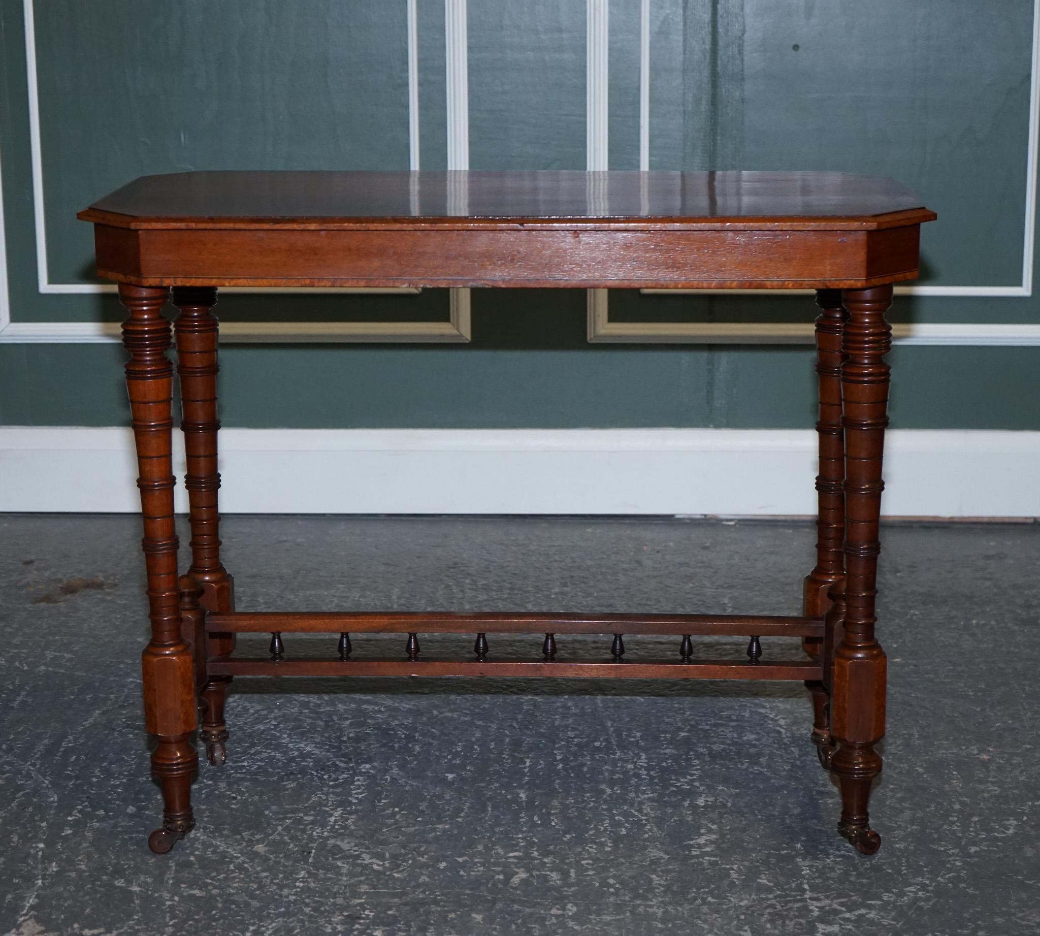 Restored Victorian Carved Walnut Whatnot Console Table  In Good Condition For Sale In Pulborough, GB