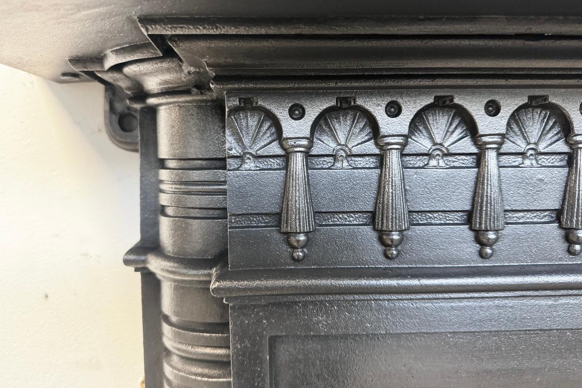 Restored Victorian cast iron fireplace surround In Good Condition In Manchester, GB