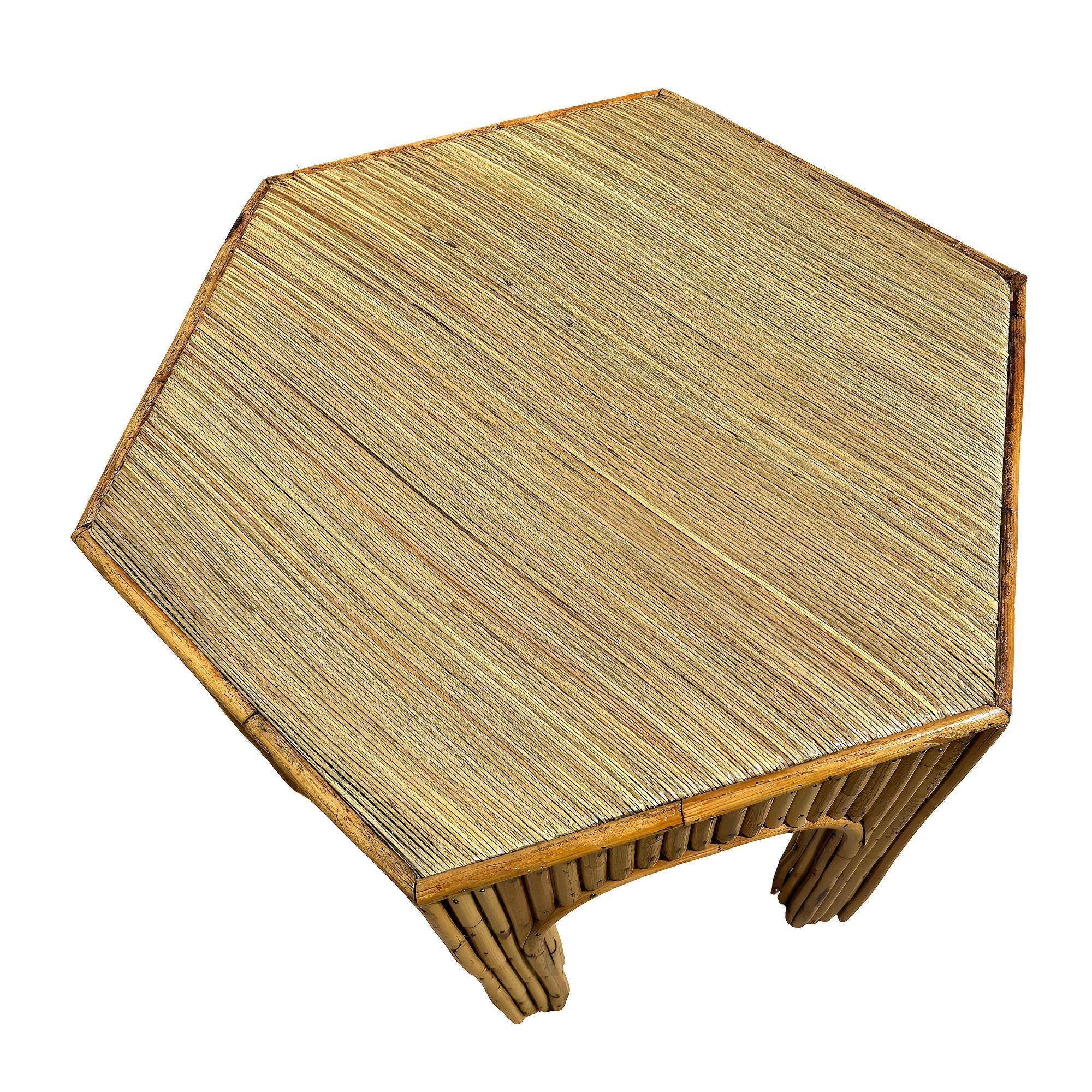 Anglais Table d'appoint victorienne restaurée en rotin Sticks Hexagonale Arquée en vente