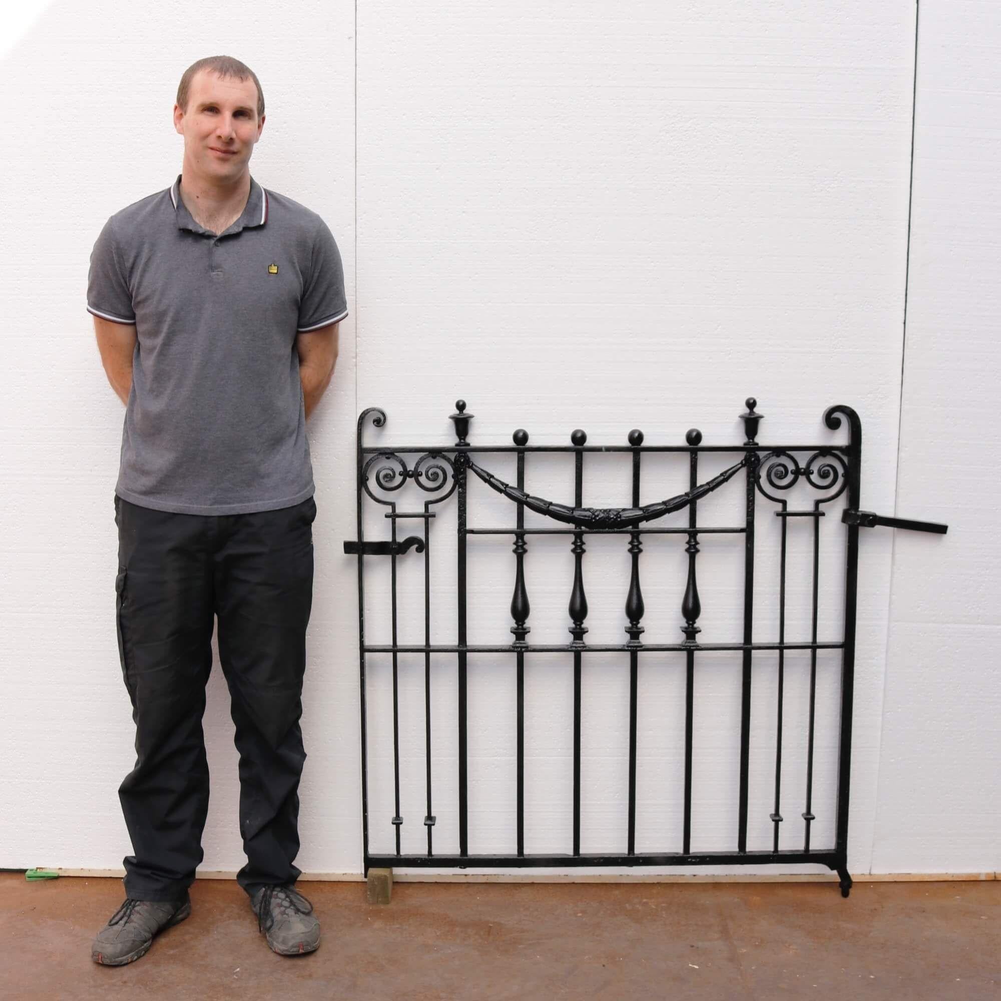 A good condition completely restored Victorian wrought iron side gate with cast iron details circa 1880, shot blasted, painted in primer and top coated in black. This understated antique garden gate is a handsome addition to period townhouses as