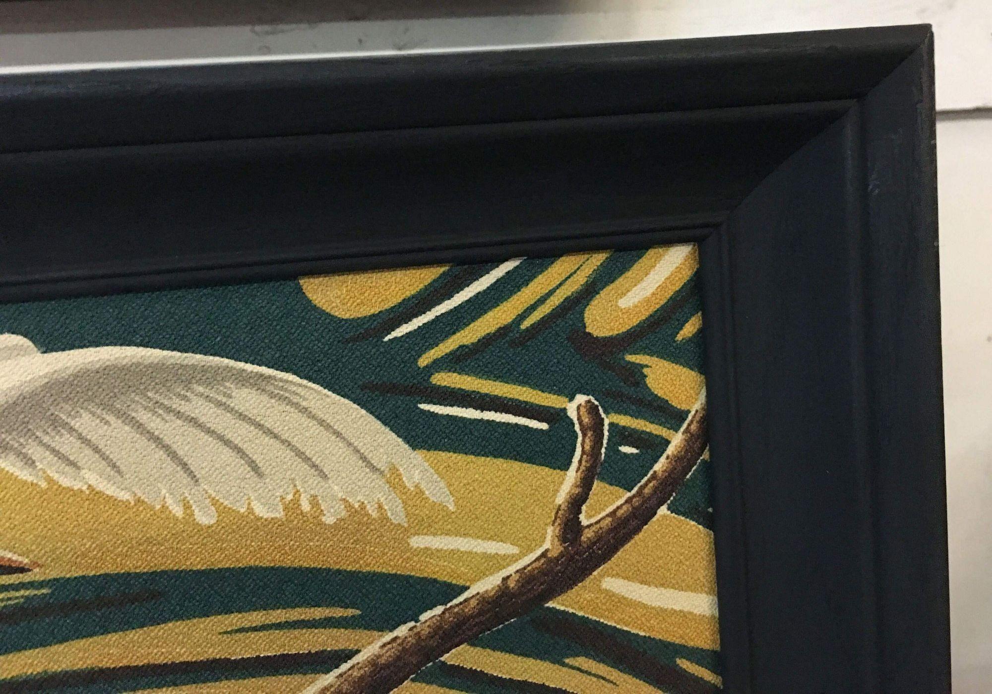 Restaurierte Vintage 1949 Rattan gerahmt Crane Barkcloth Stoffmuster von Spectrum im Zustand „Hervorragend“ im Angebot in Van Nuys, CA
