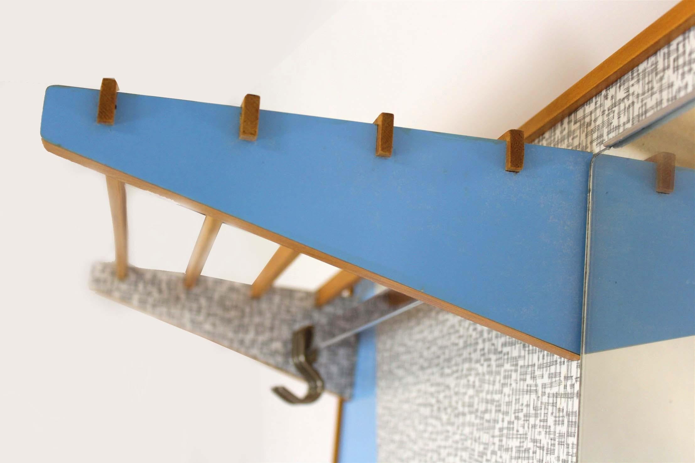 Porte-manteaux géométriques bleu et gris restauré de Drevokov Blatna, 1972 en vente 9