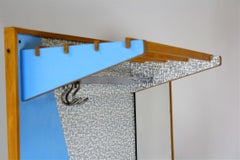 Appendiabiti geometrico blu e grigio d'epoca restaurato di Drevokov Blatna, 1972