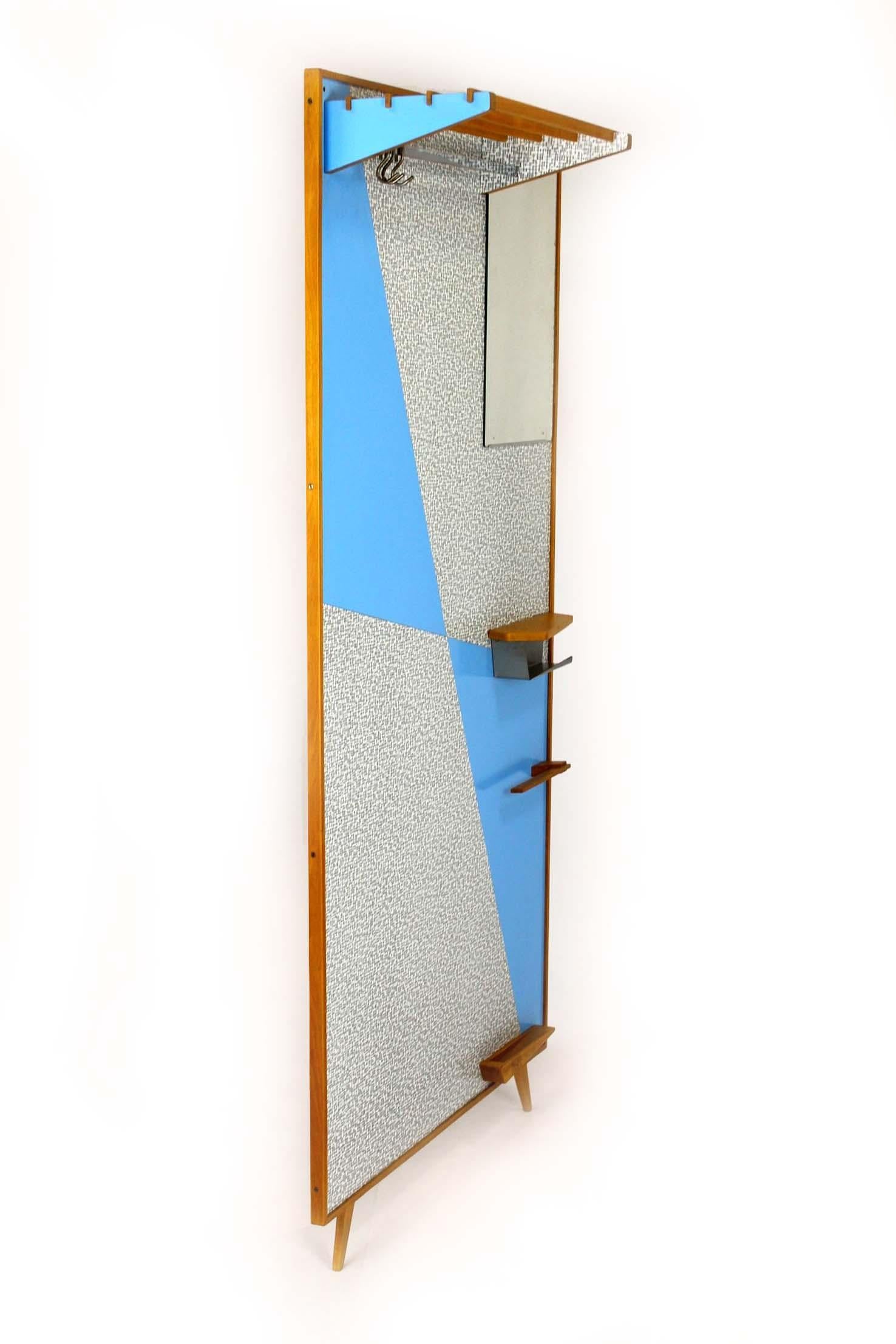 Mid-Century Modern Porte-manteaux géométriques bleu et gris restauré de Drevokov Blatna, 1972 en vente