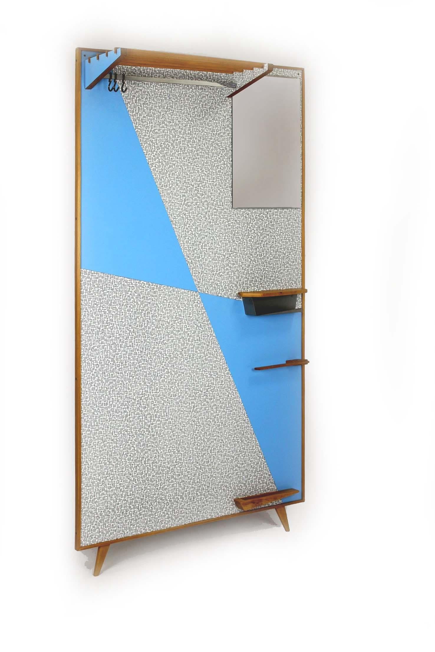 Porte-manteaux géométriques bleu et gris restauré de Drevokov Blatna, 1972 Bon état - En vente à Żory, PL