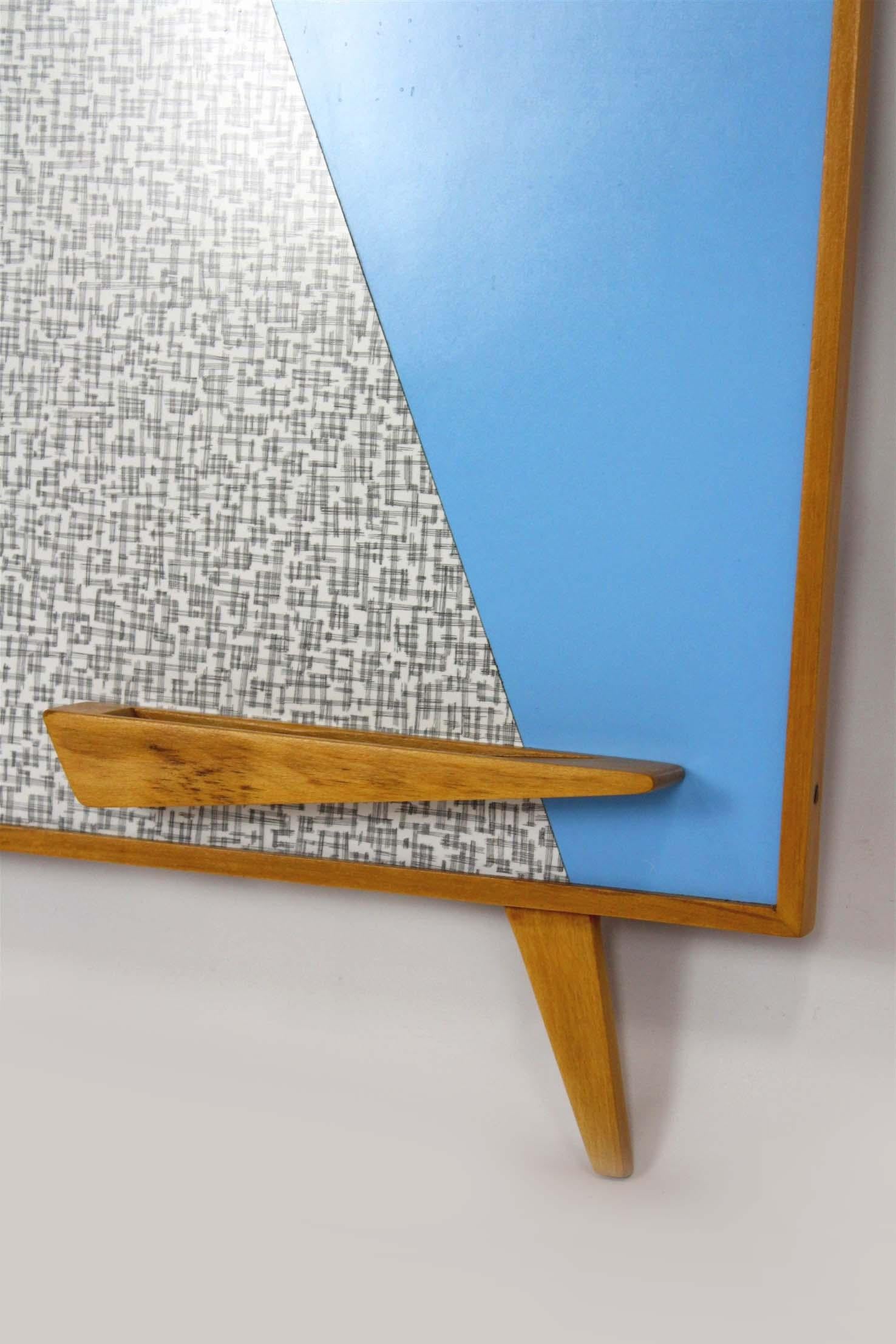 20ième siècle Porte-manteaux géométriques bleu et gris restauré de Drevokov Blatna, 1972 en vente