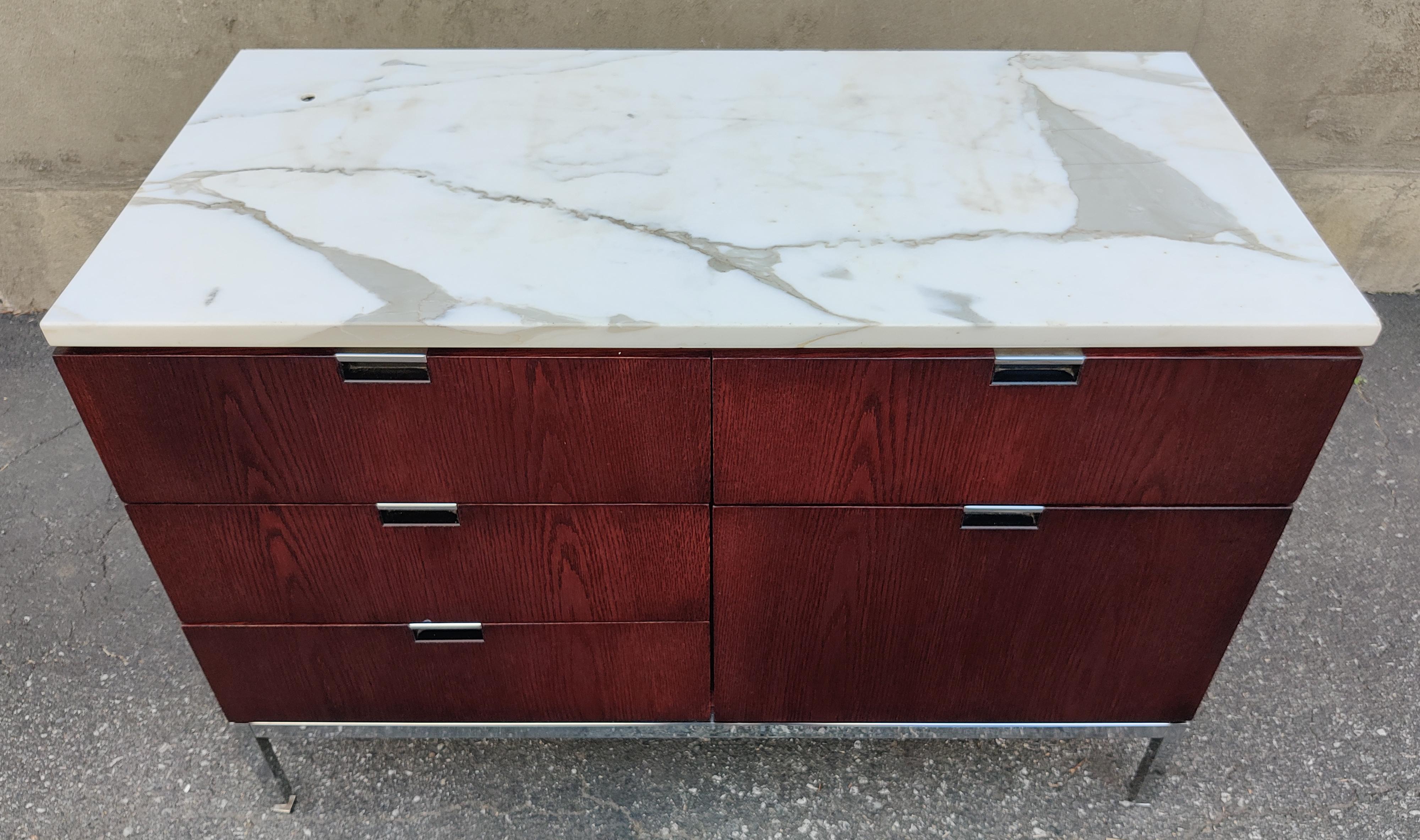 Late 20th Century Restored Vintage Carrara Marble and Rosewood Florence Knoll Credenza For Sale