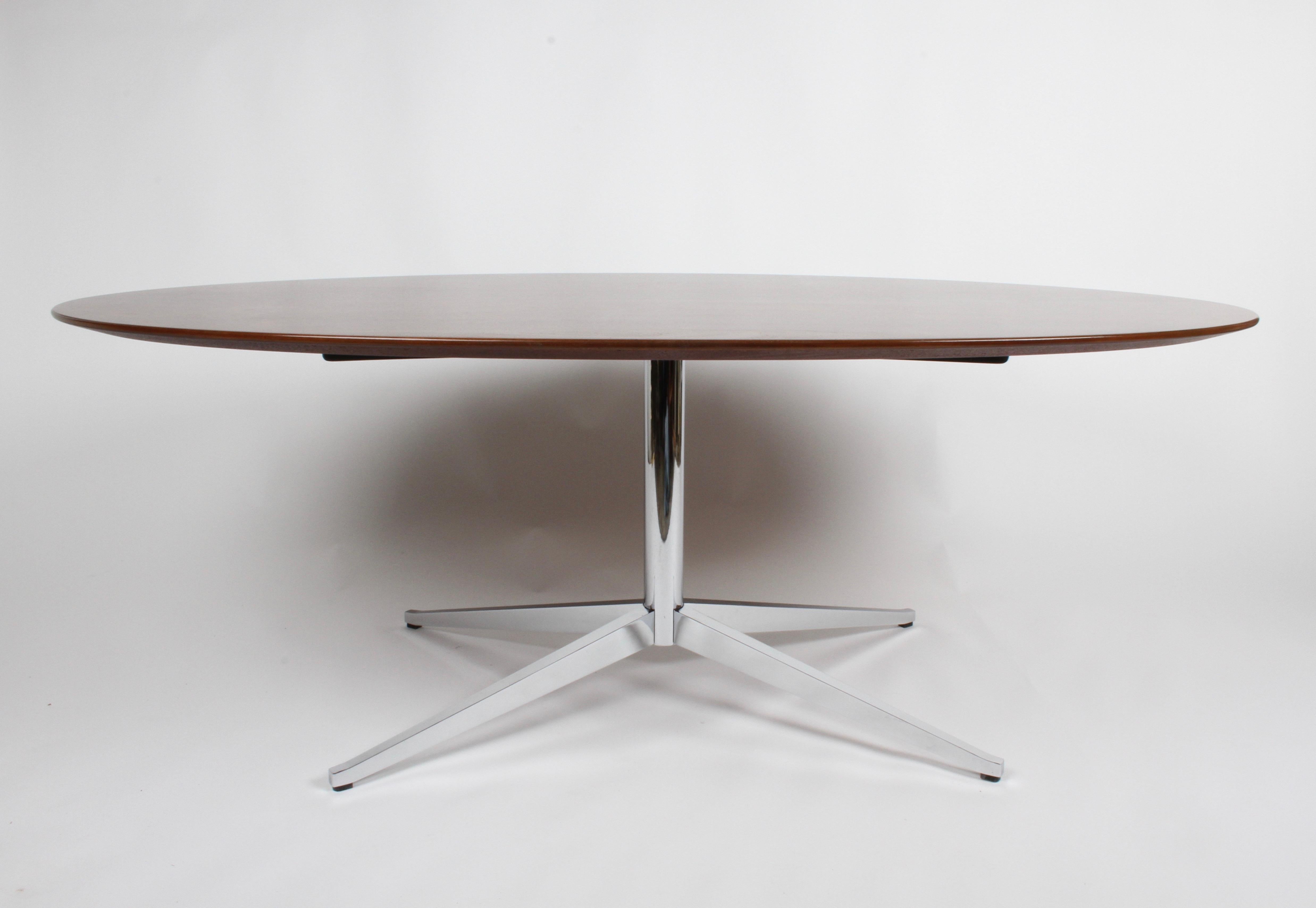 Restored Vintage Florence Knoll Oval Top Rosewood Dining or Conference Table In Good Condition For Sale In St. Louis, MO