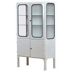 Cabinet médical en verre et en fer vintage restauré, années 1970