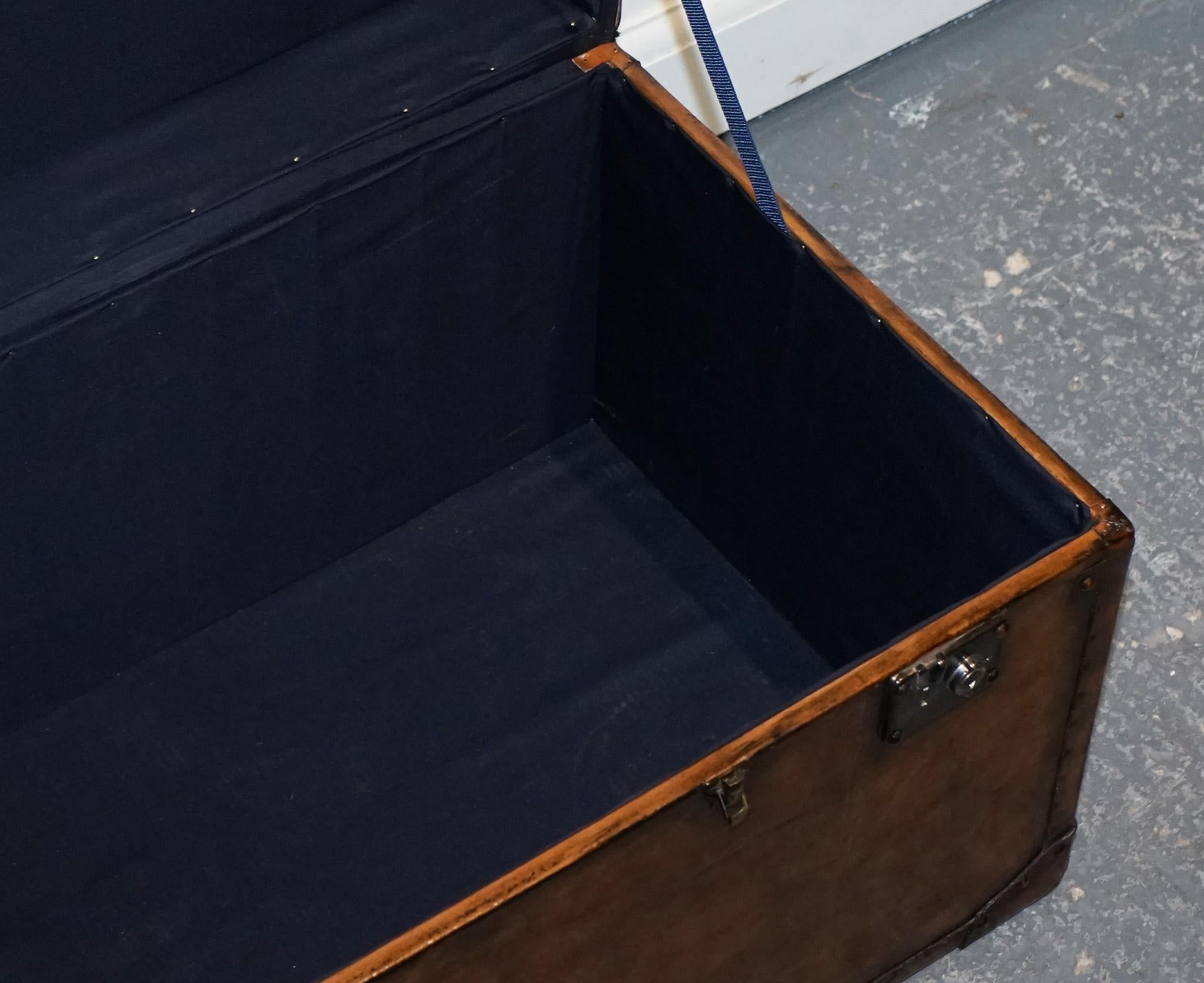 MOBILE DE STOCKAGE RESTAURÉE EN CUIR BRUN TEINT A LA MAIN ViNTAGE en vente 4