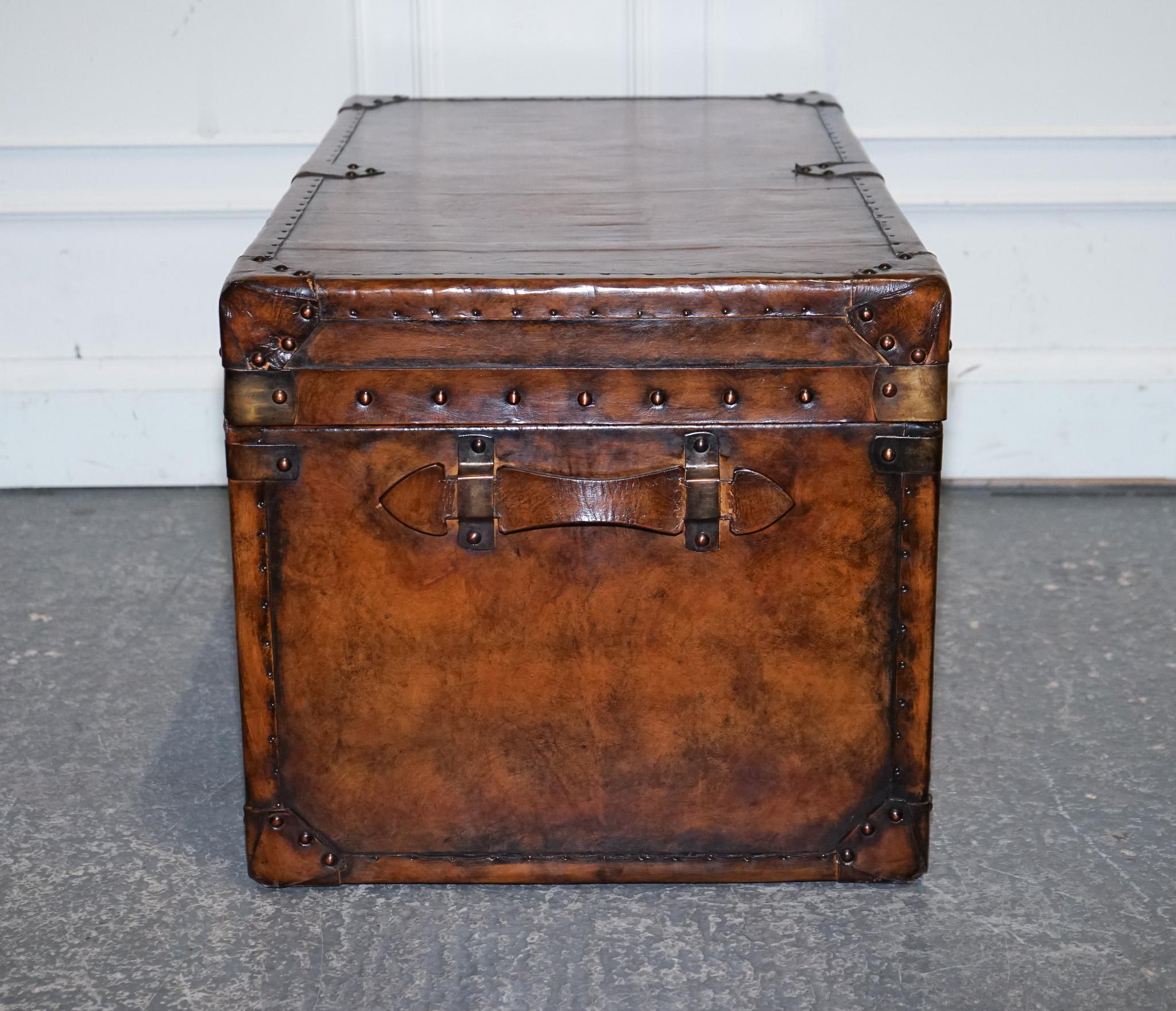 MOBILE DE STOCKAGE RESTAURÉE EN CUIR BRUN TEINT A LA MAIN ViNTAGE en vente 5