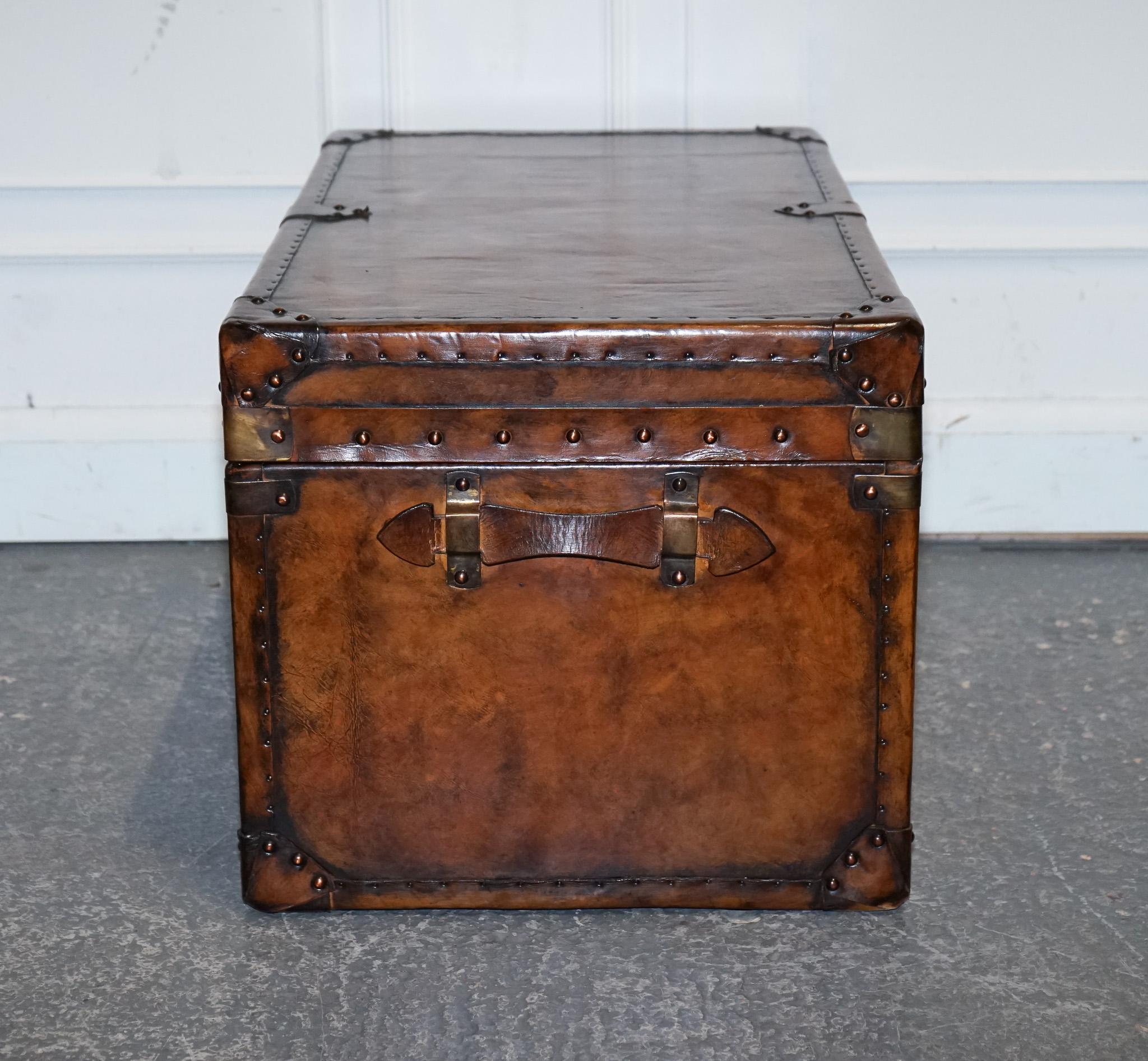 MOBILE DE STOCKAGE RESTAURÉE EN CUIR BRUN TEINT A LA MAIN ViNTAGE en vente 6