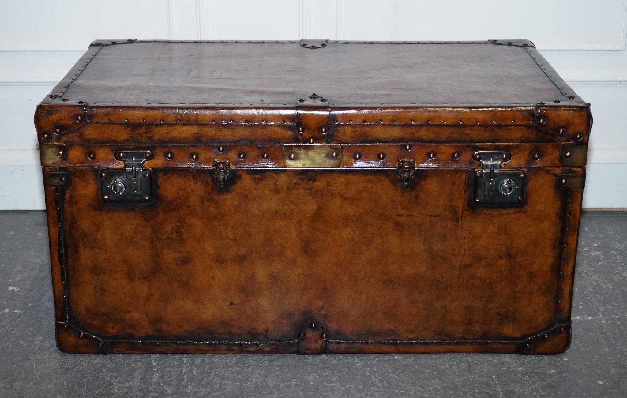 MOBILE DE STOCKAGE RESTAURÉE EN CUIR BRUN TEINT A LA MAIN ViNTAGE en vente 8