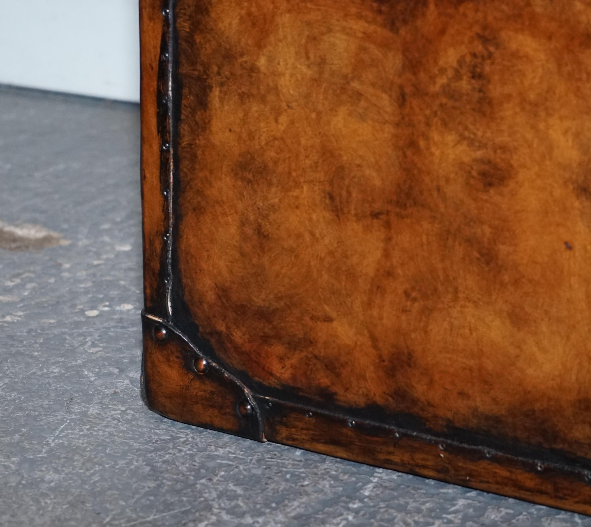 Britannique MOBILE DE STOCKAGE RESTAURÉE EN CUIR BRUN TEINT A LA MAIN ViNTAGE en vente