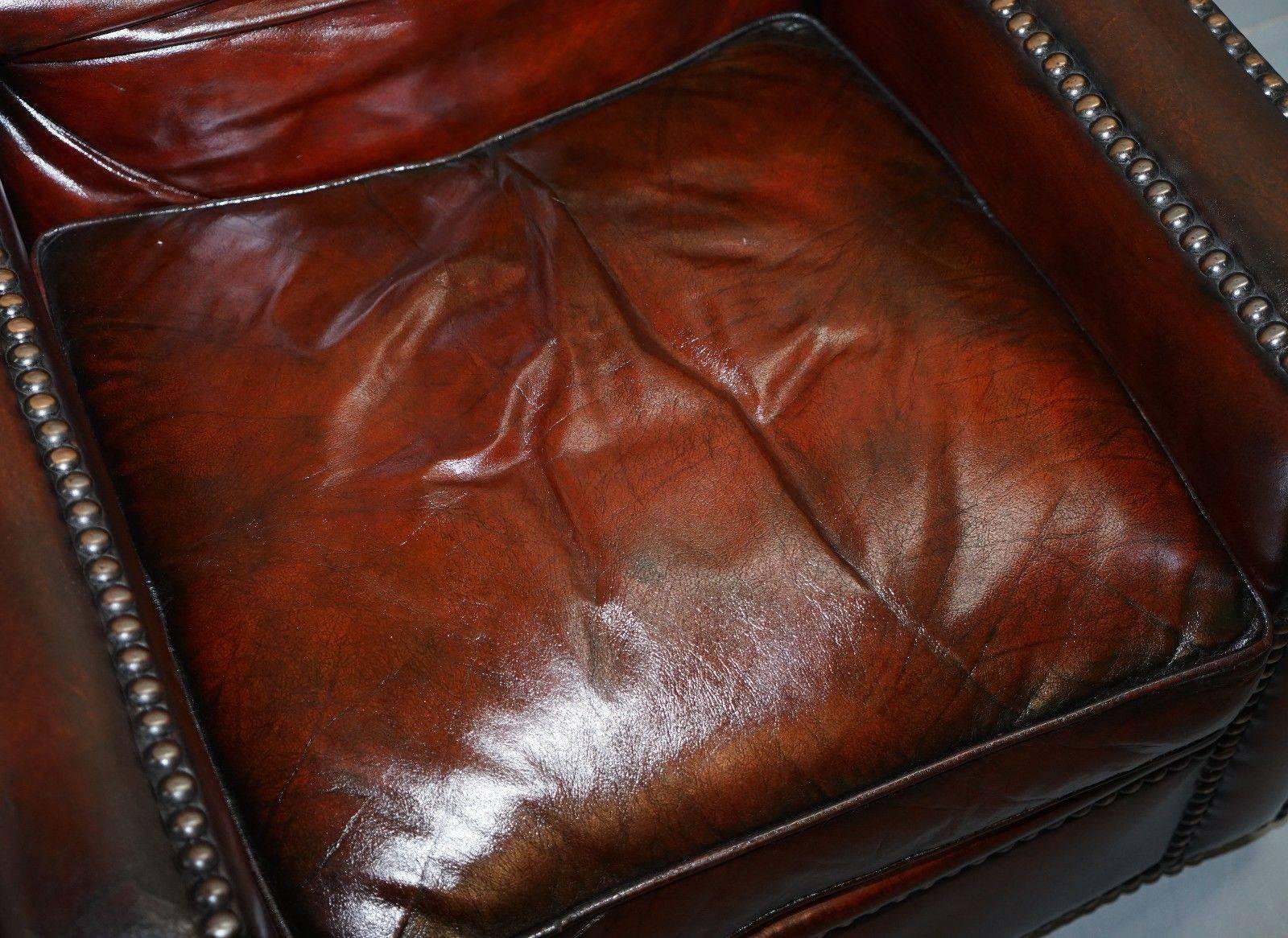 Restaurierter Vintage-Ledersessel, handgefertigt in Chelsea, Bordeaux, Teil der Suite (Britisch)