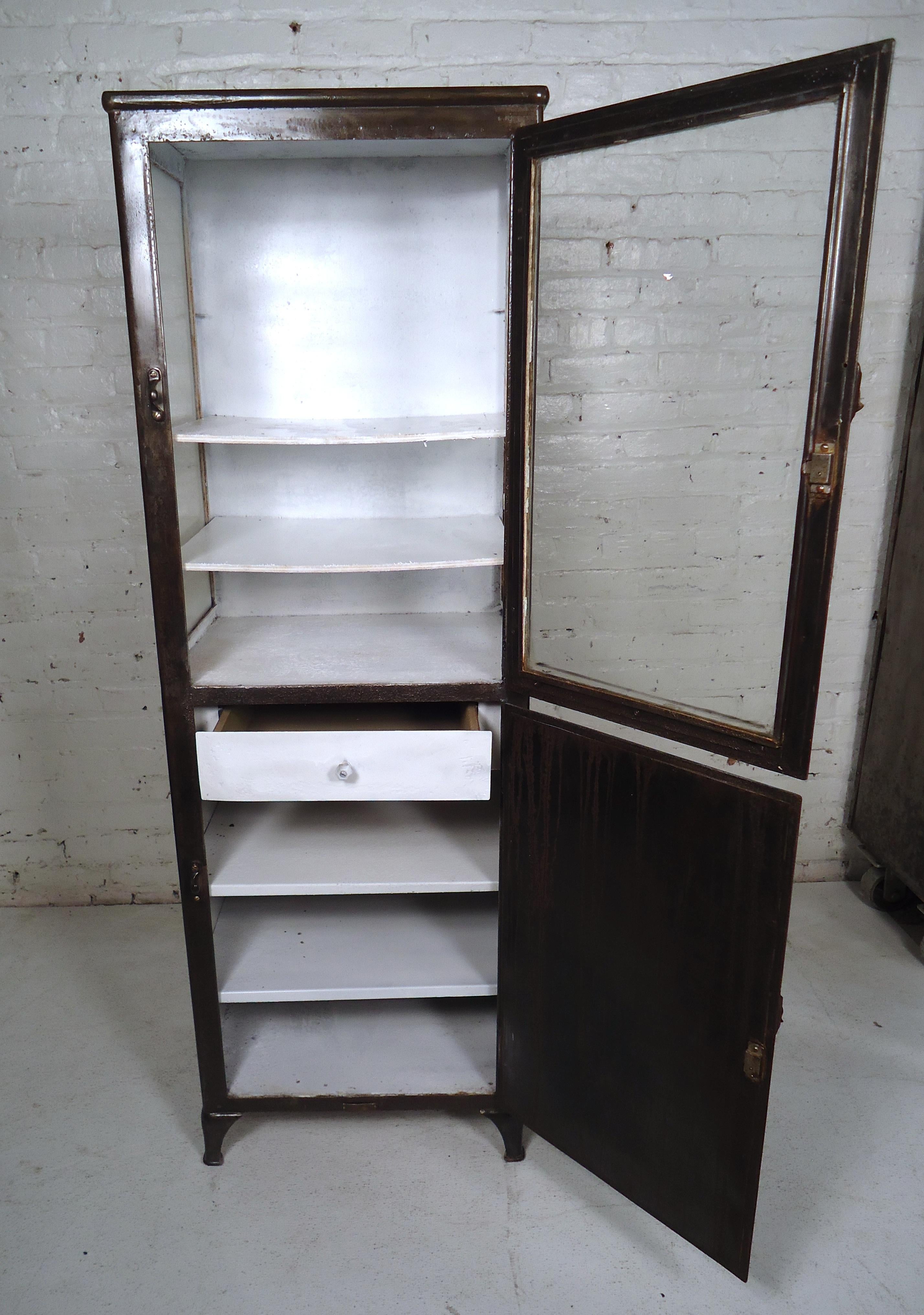 vintage metallschrank