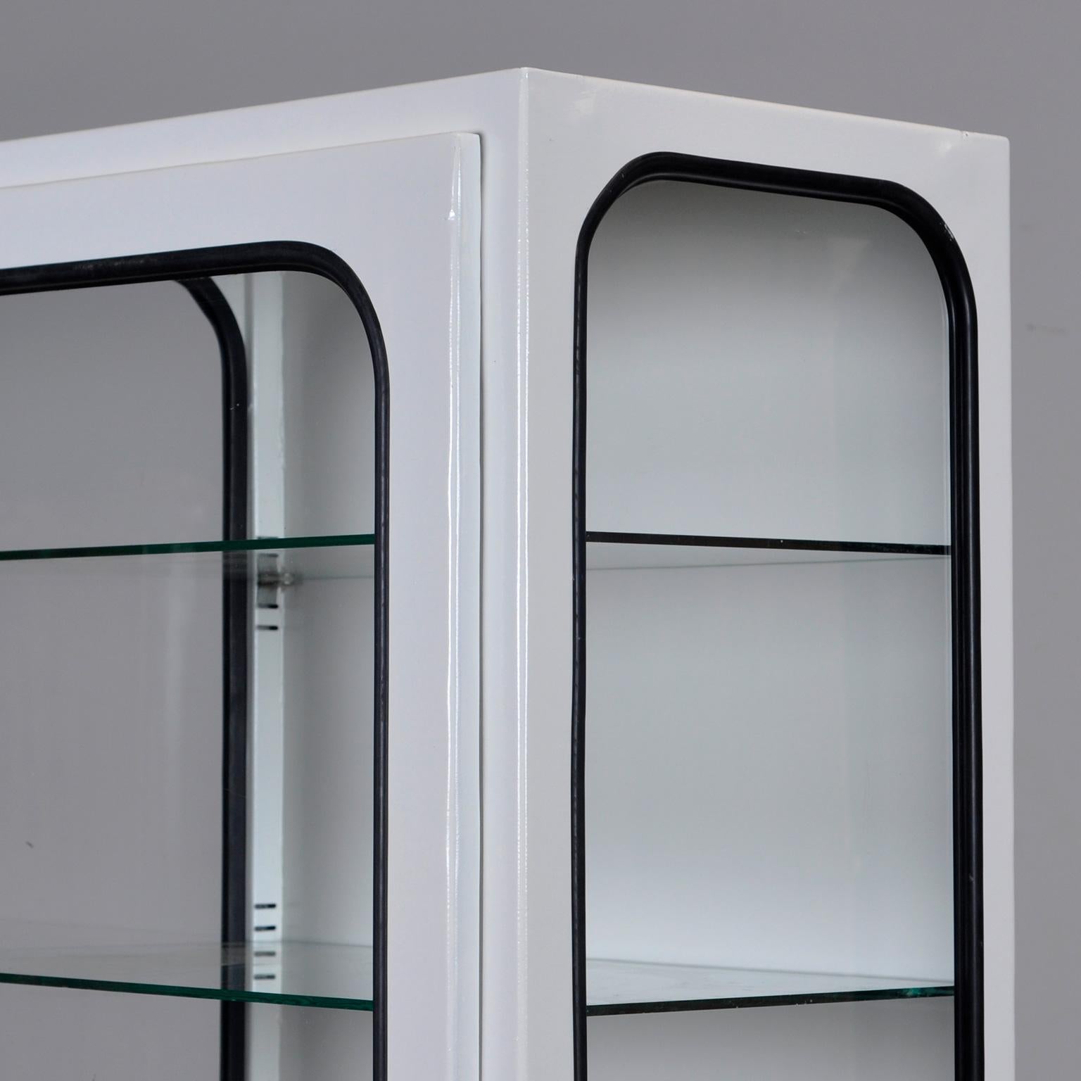 Restored Vintage Iron And Glass Medical Cabinet, 1970s In Good Condition For Sale In Amsterdam, Noord Holland