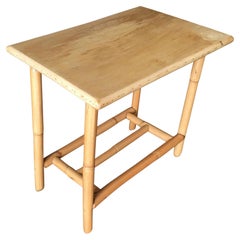 Restaurierter Vintage-Rattan-Beistelltisch „The Duke“ aus Rattan mit Eichenholzplatte