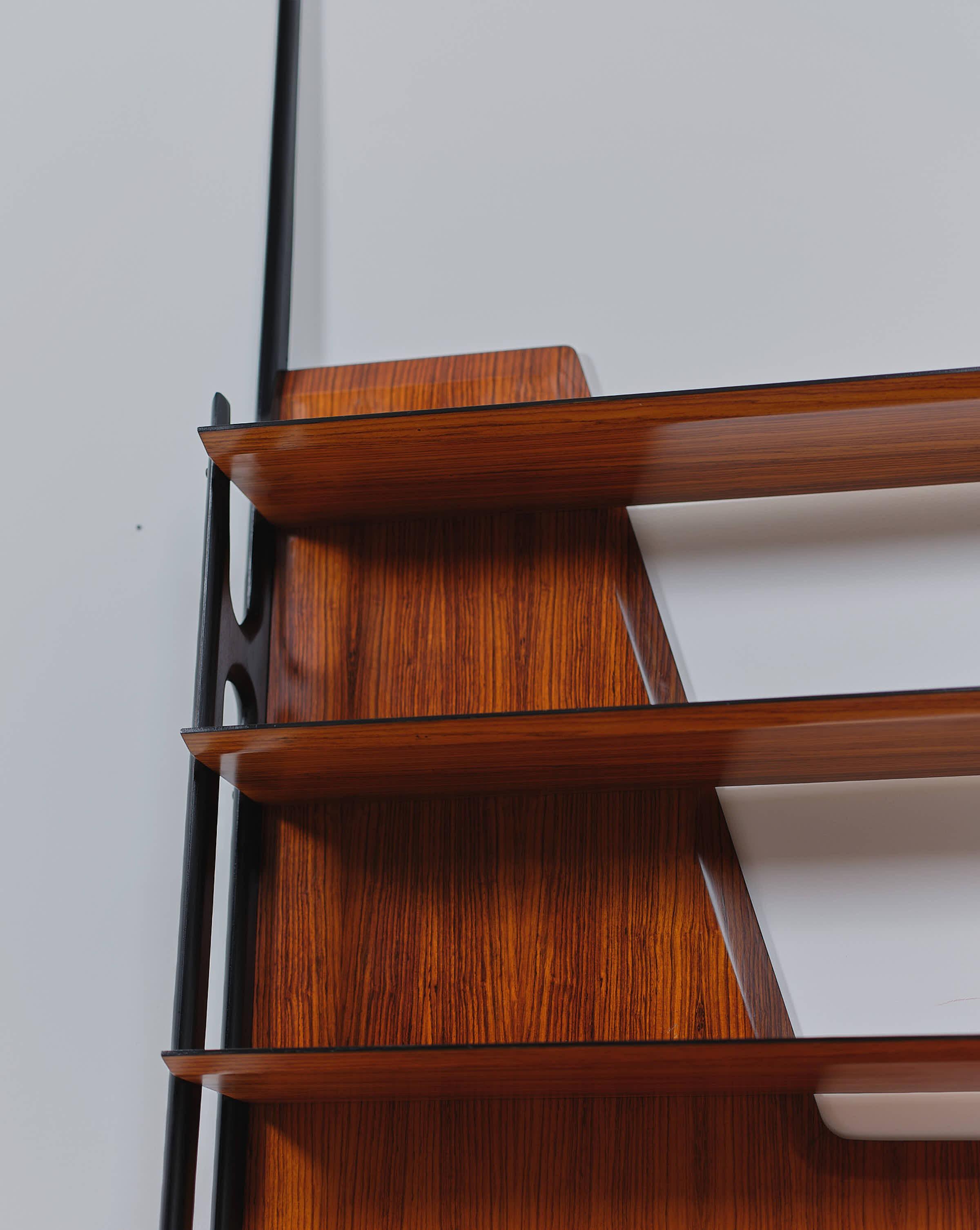 Restored Vittorio Dassi Wall Unit - Iconic 1950s Italian Bookcase In Good Condition In Rome, IT