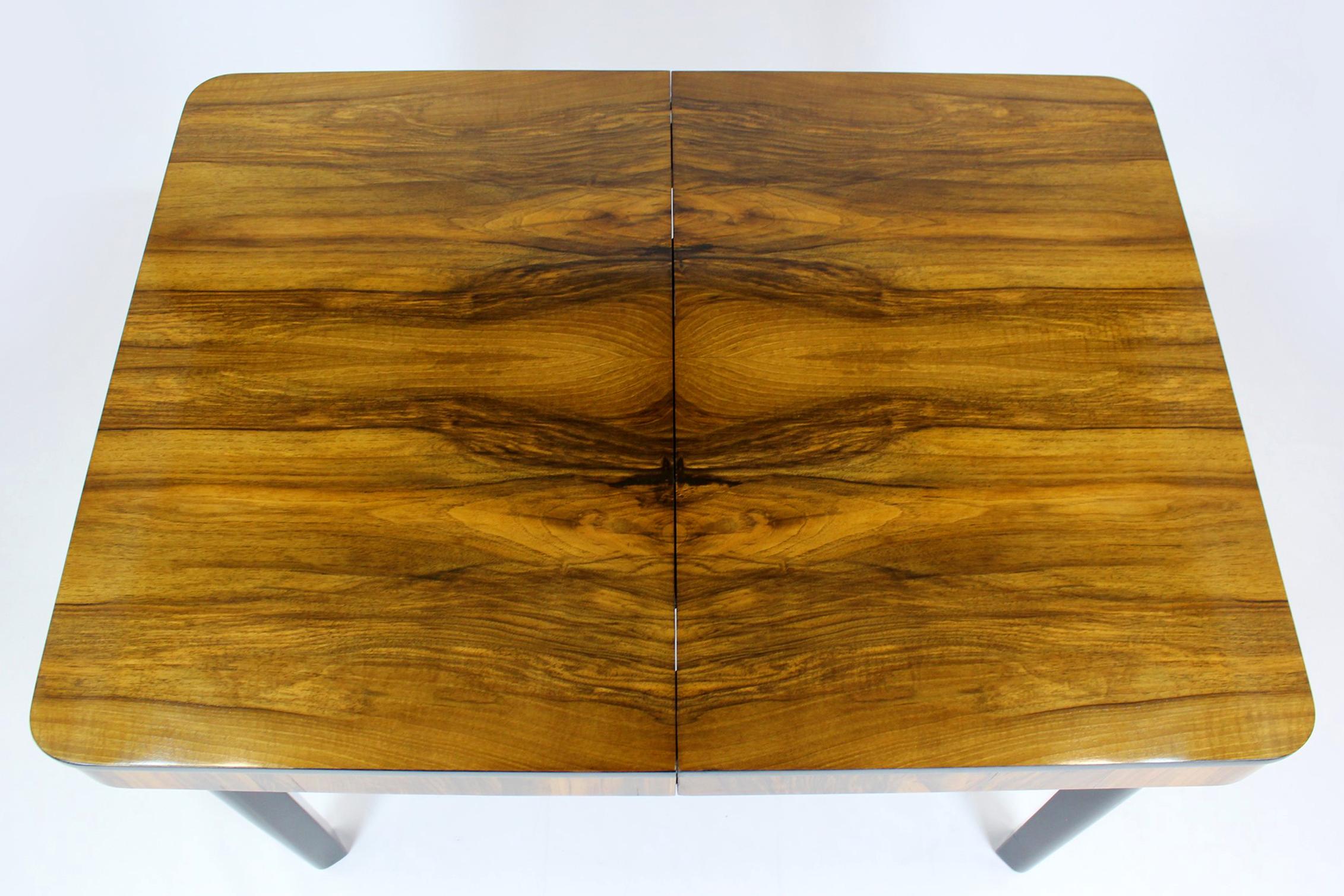 Restored Walnut Folding Dining Table by Jindřich Halabala for Drevotvar, 1940s In Good Condition For Sale In Żory, PL