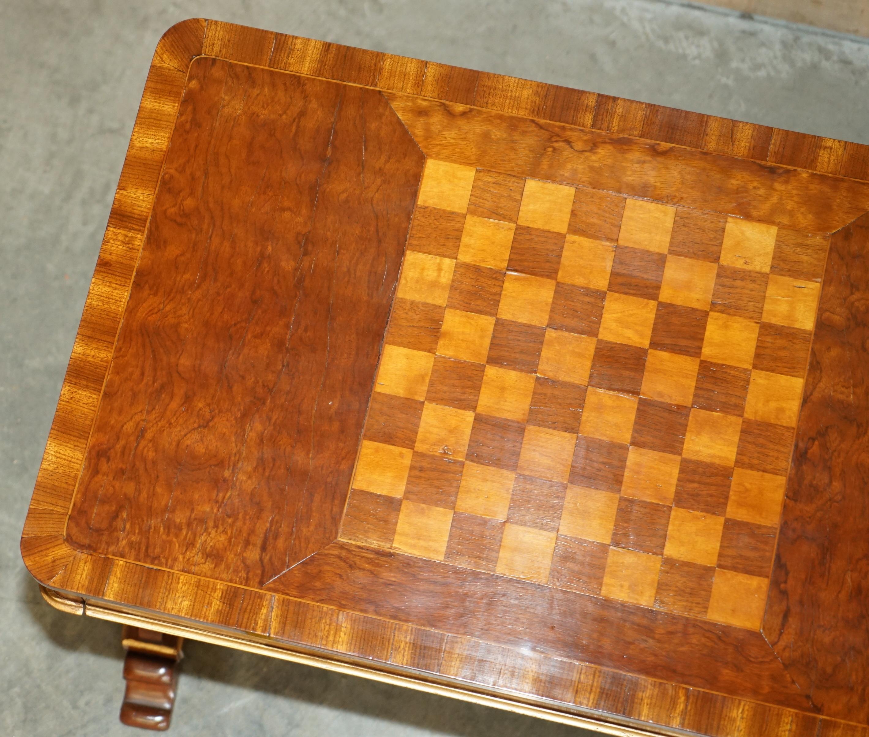 RESTORED WALNUT SATiNWOOD & HARDWOOD ANTIQUE VICTORIAN CHESSBOARD GAMES TABLE For Sale 2