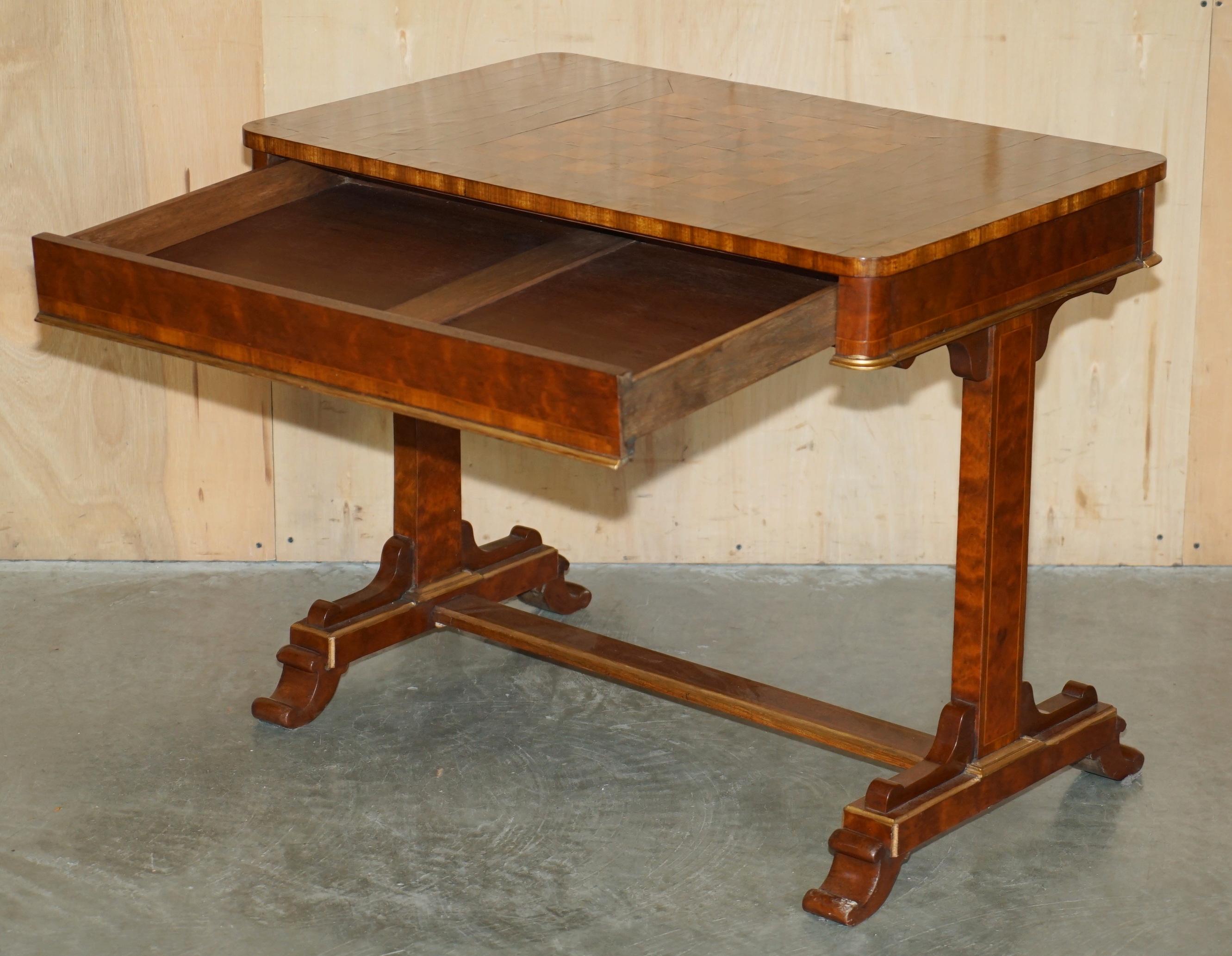 RESTORED WALNUT SATiNWOOD & HARDWOOD ANTIQUE VICTORIAN CHESSBOARD GAMES TABLE For Sale 10