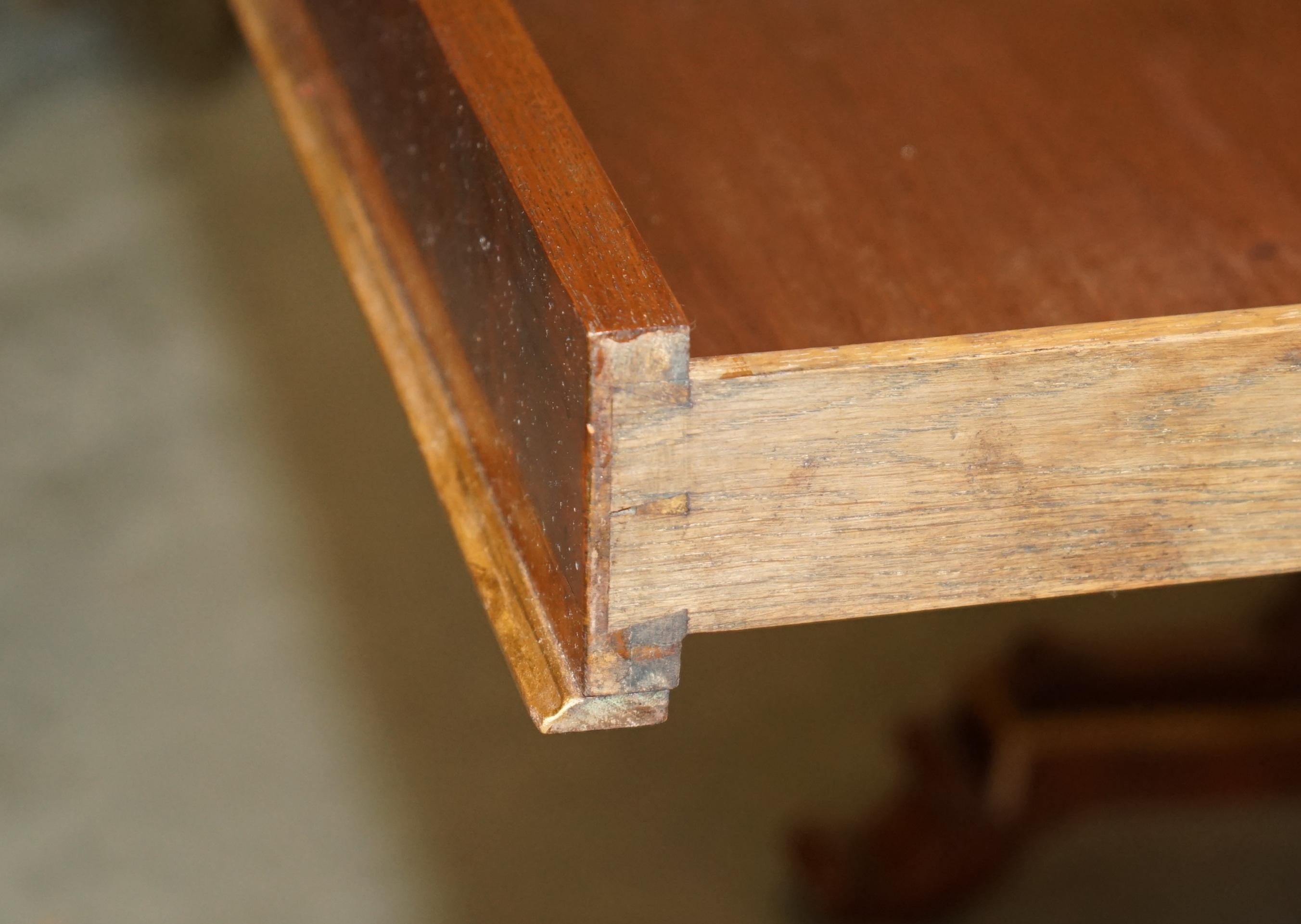 RESTORED WALNUT SATiNWOOD & HARDWOOD ANTIQUE VICTORIAN CHESSBOARD GAMES TABLE For Sale 12